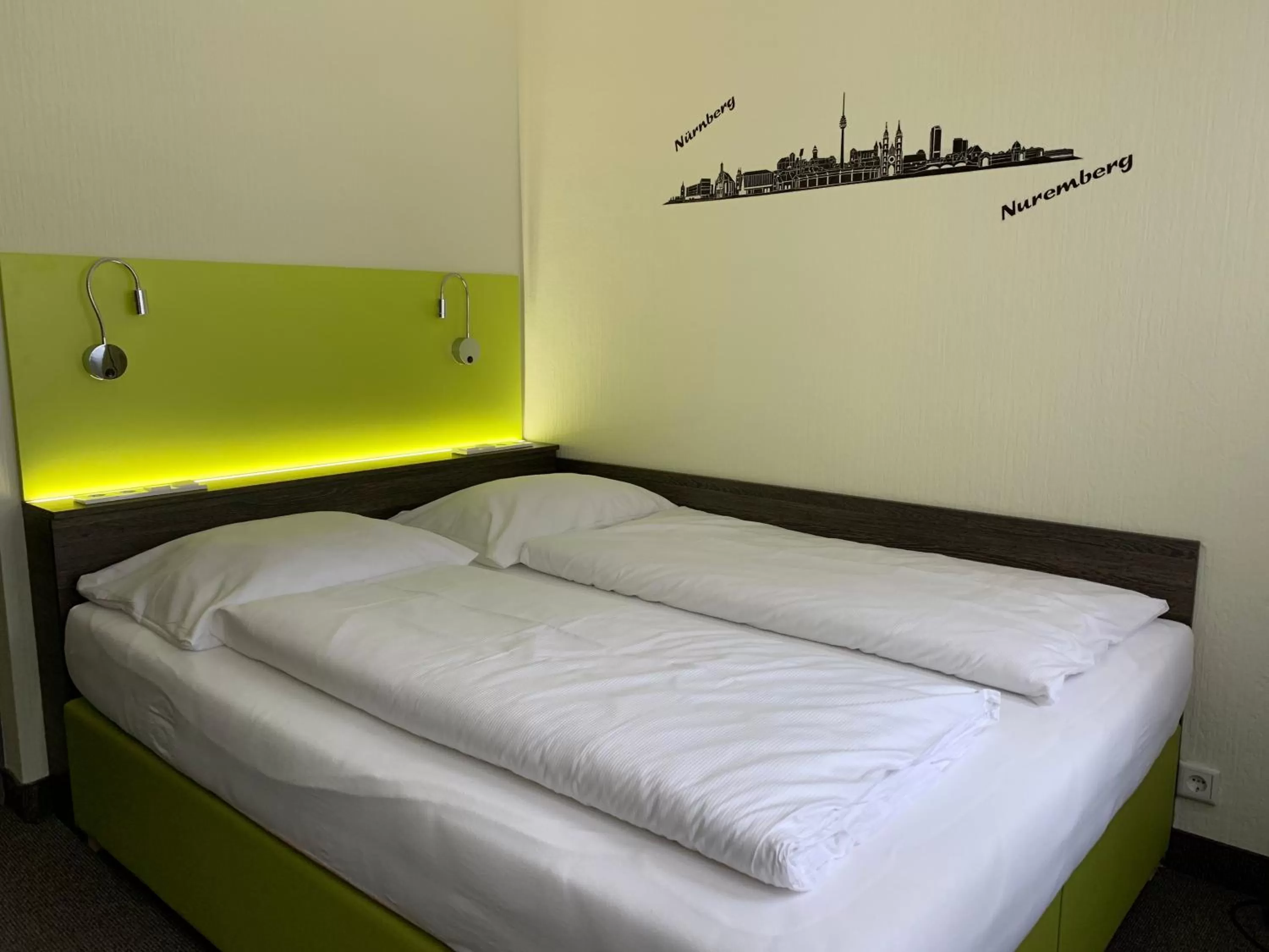 Photo of the whole room, Bed in Behringers City Hotel Nürnberg