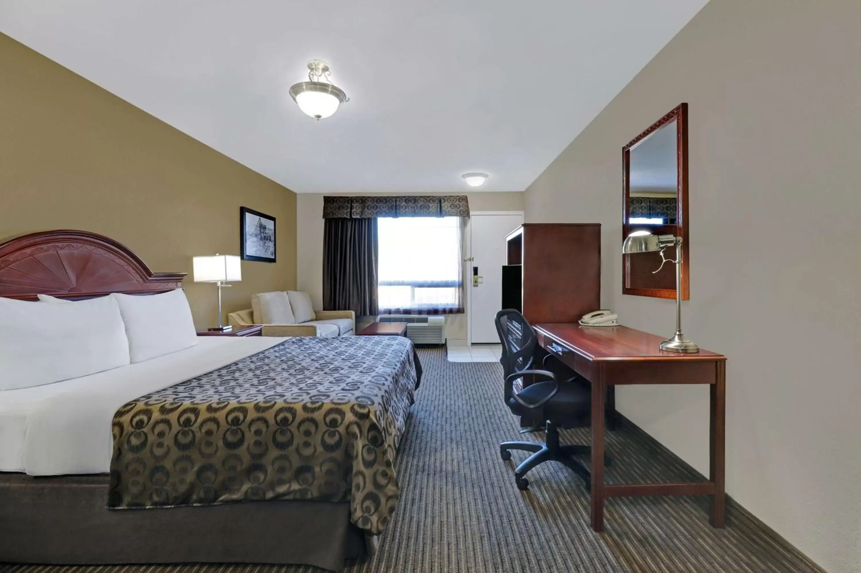 Bedroom in SureStay Plus Hotel by Best Western Drumheller