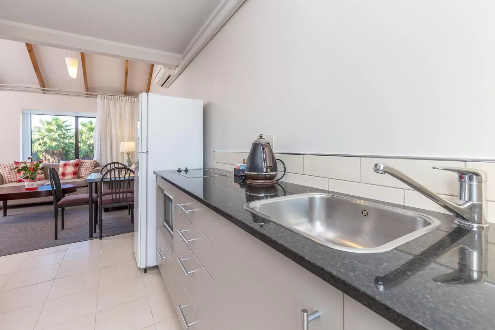 One-Bedroom Apartment in Anzac Court Motel One-Bedroom Apartment in Anzac Court Motel