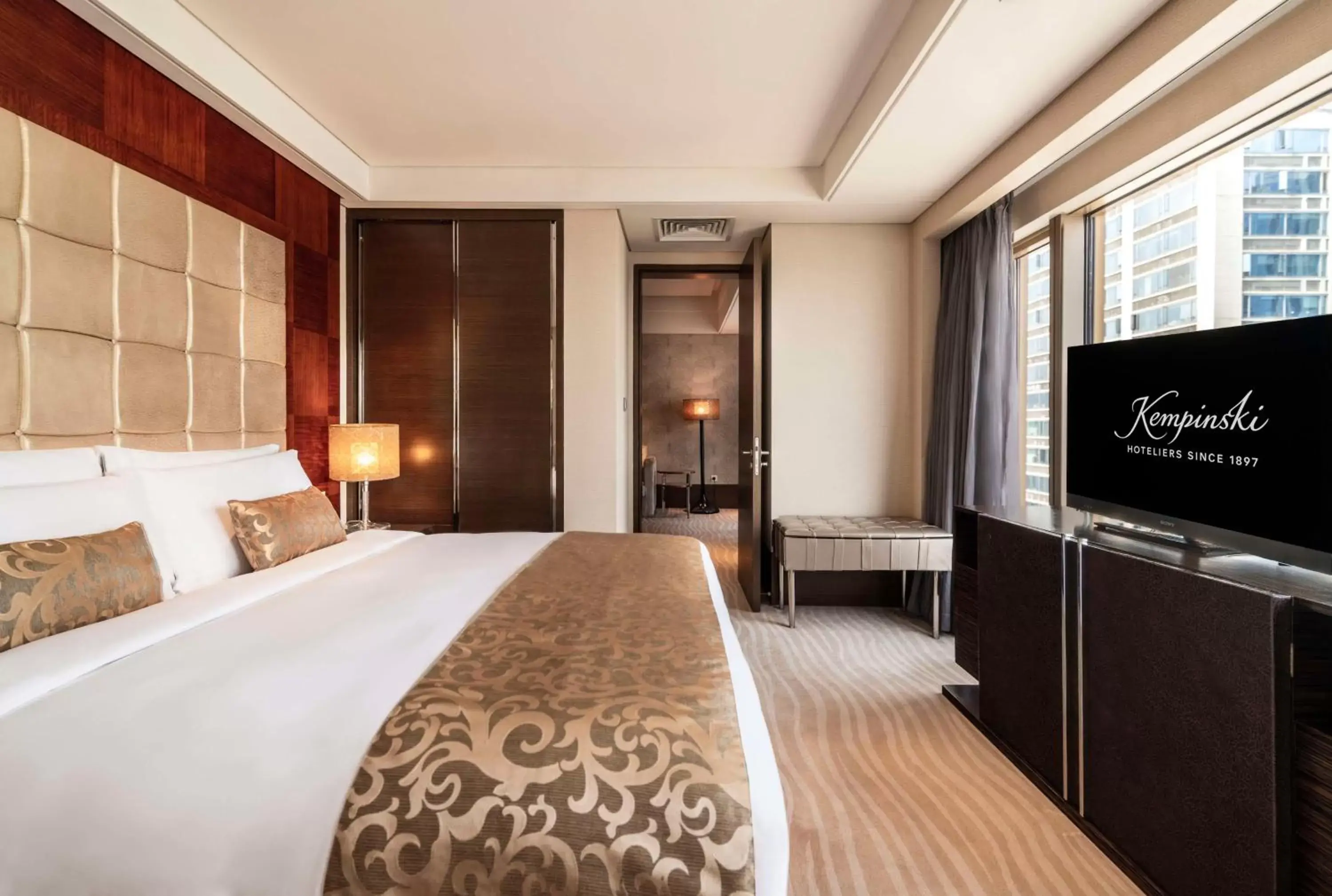 Bedroom, Bed in Kempinski Hotel Chongqing