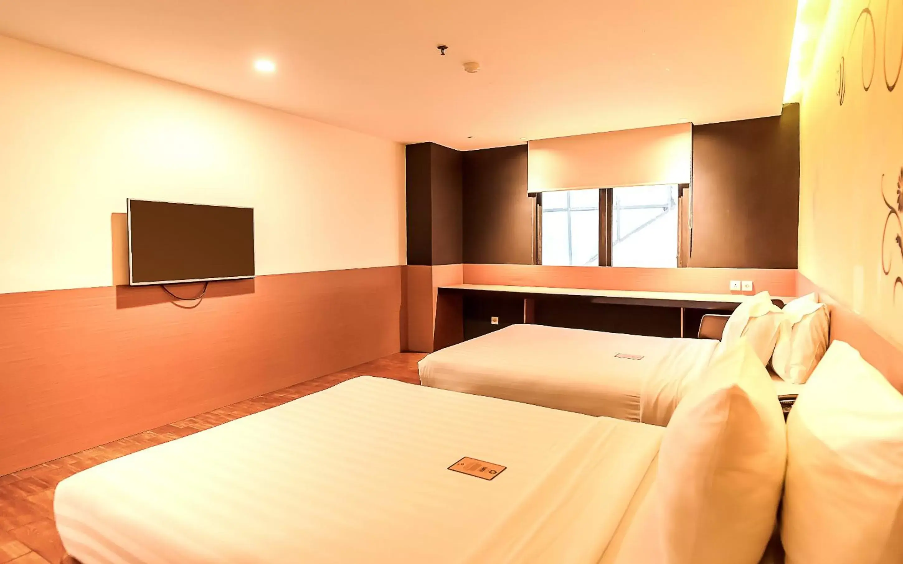 Superior Twin Room with Two Double Beds in Yellow Bee Tangerang