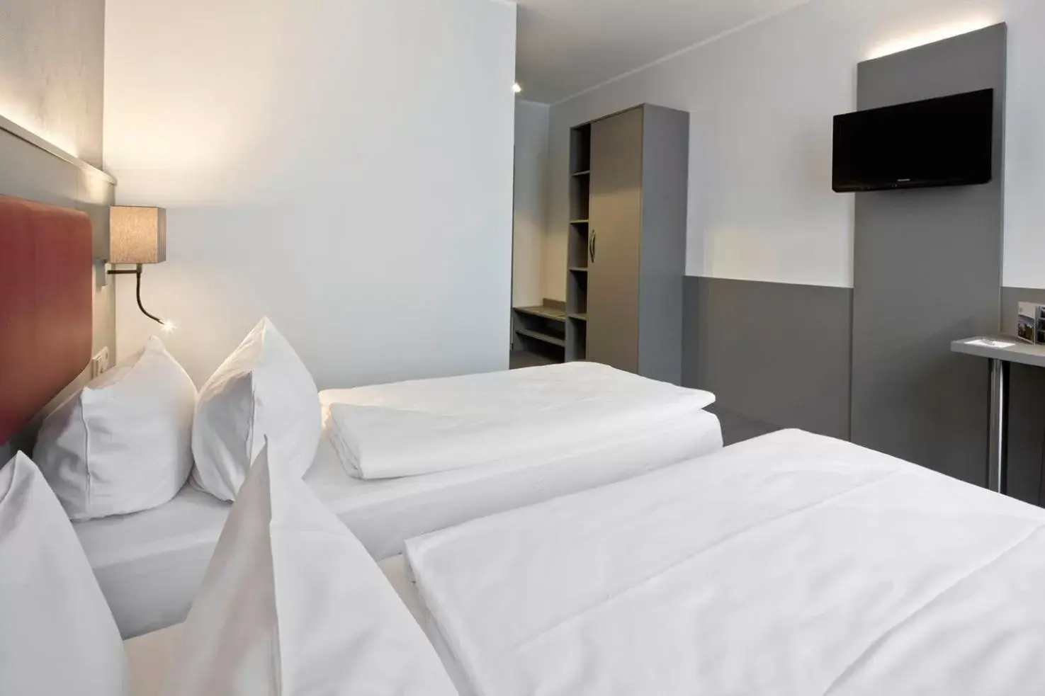 Photo of the whole room, Bed in Median Hotel Hannover Lehrte