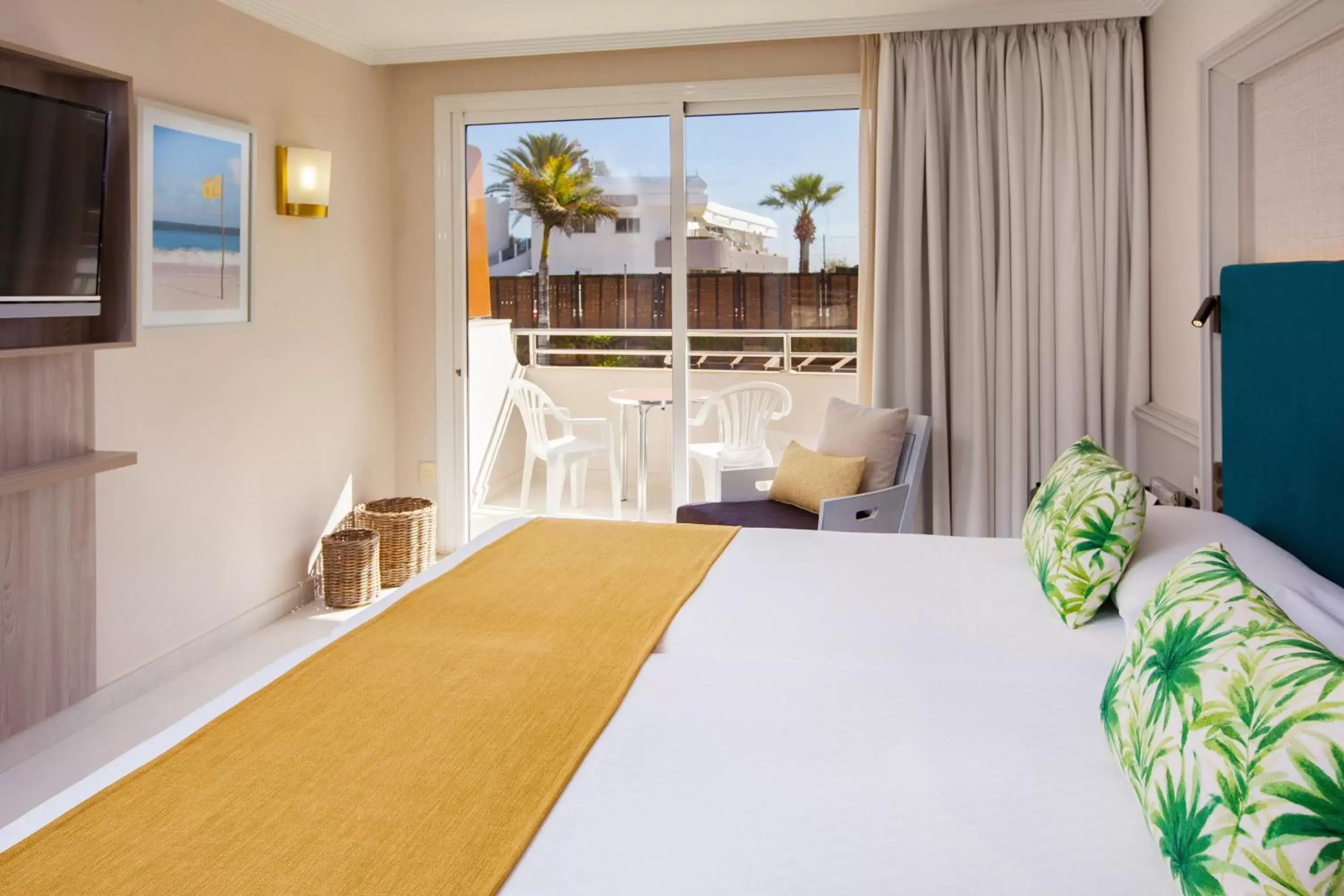 Bed in Corallium Dunamar by Lopesan Hotels - Adults Only