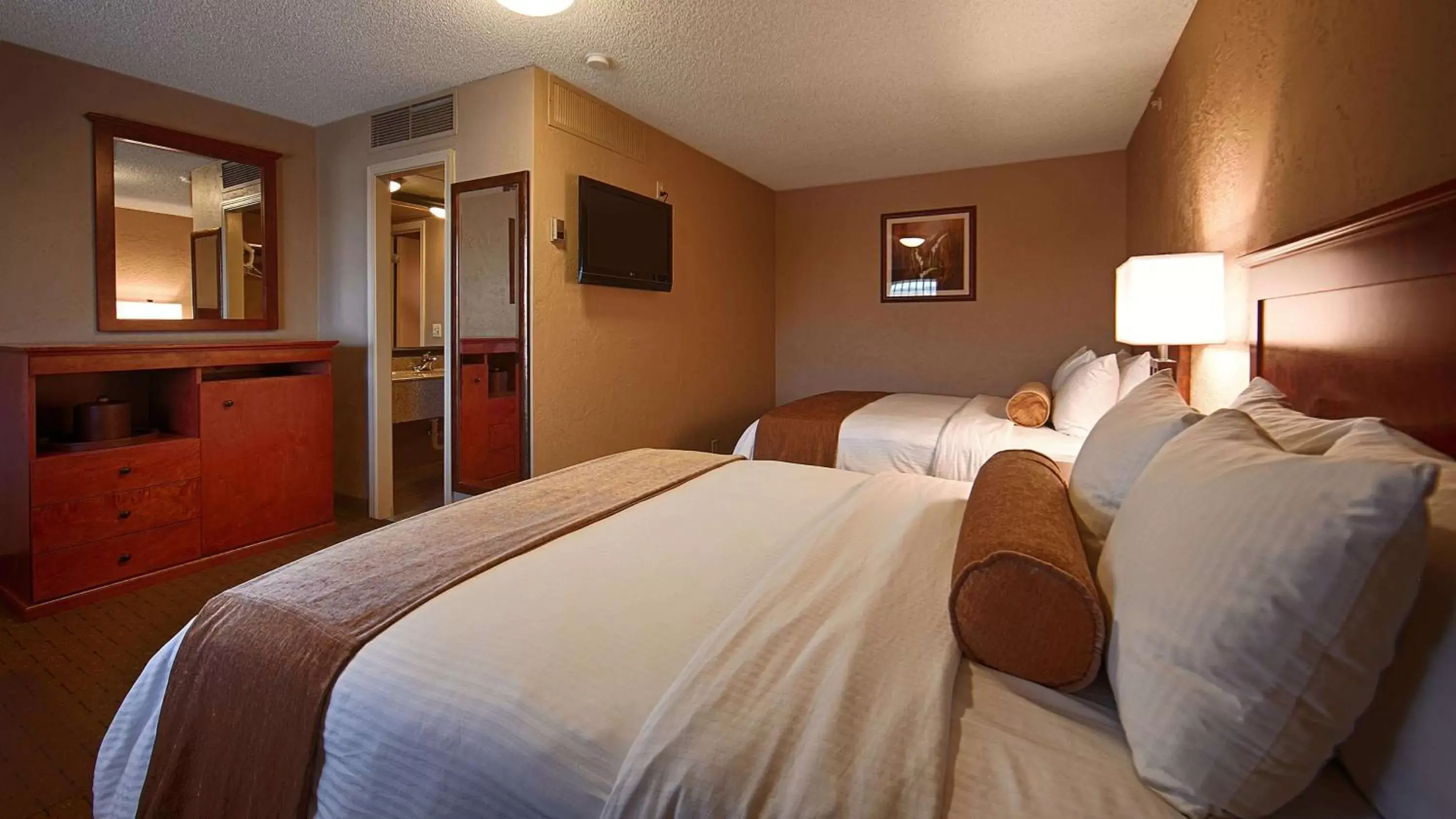 Photo of the whole room, Bed in Best Western Vista Inn at the Airport