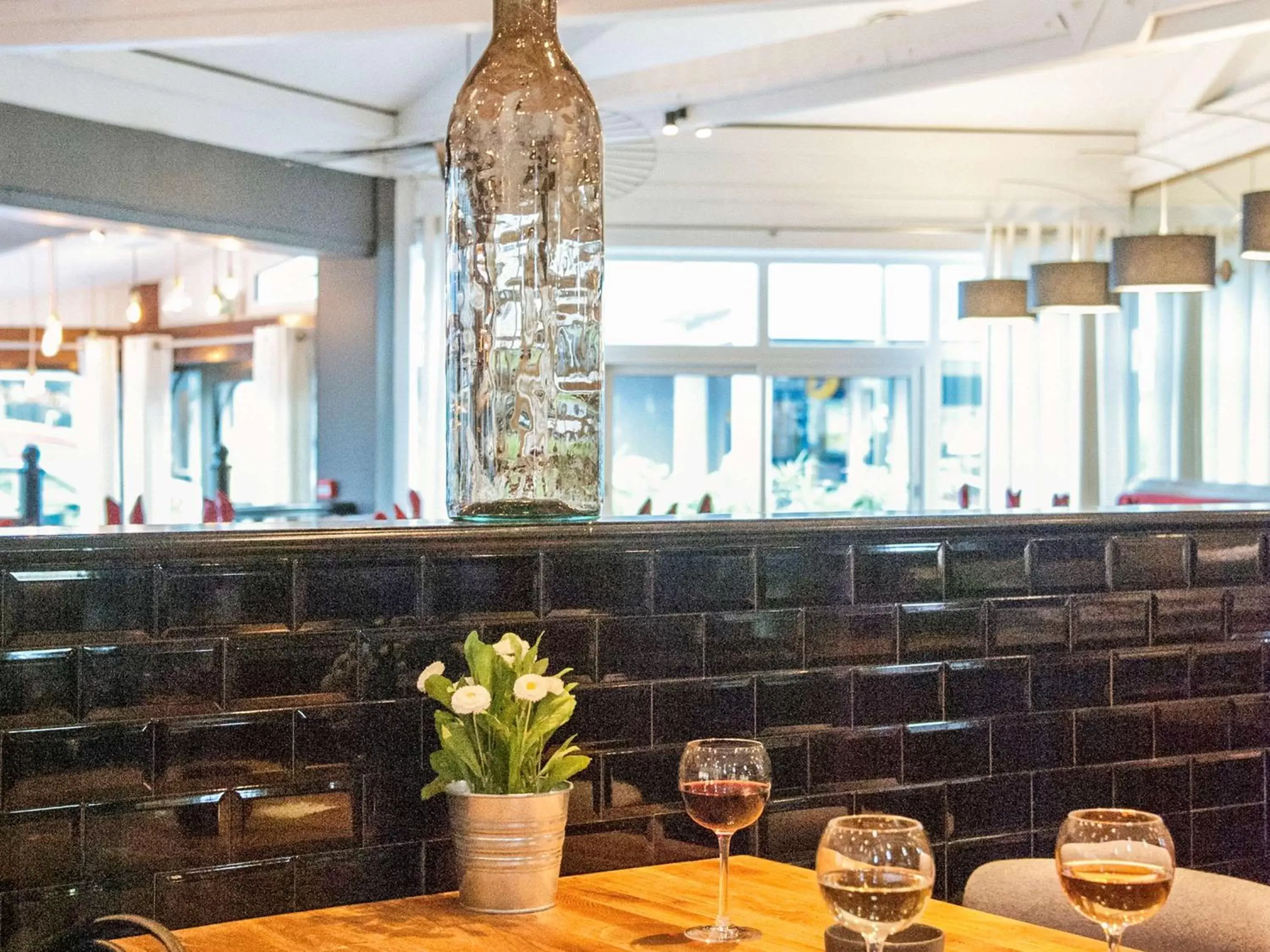 Lounge or bar in Ibis Saint Étienne - La Terrasse Lounge or bar in Ibis Saint Étienne - La Terrasse