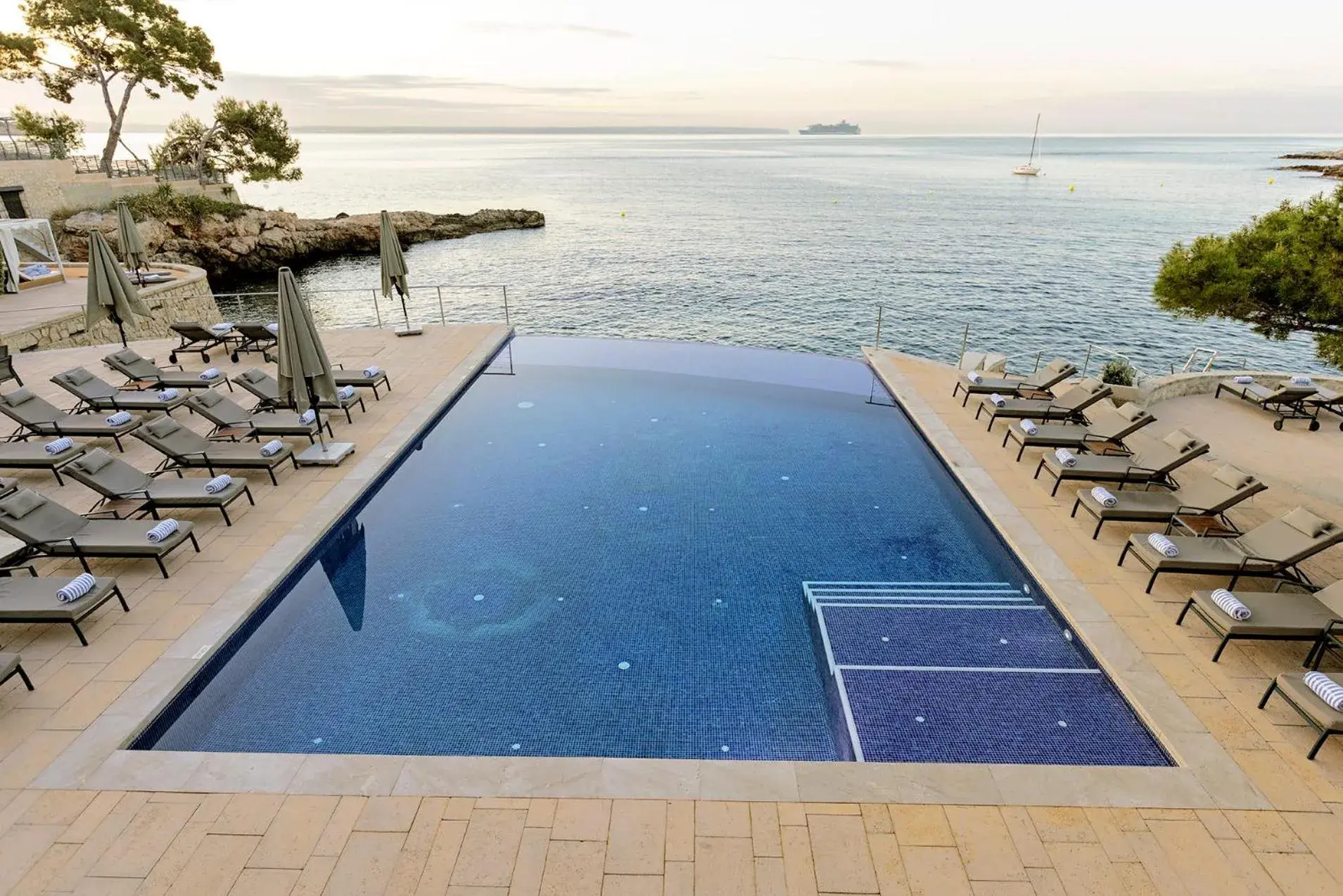 Swimming Pool in Hotel Hospes Maricel y Spa