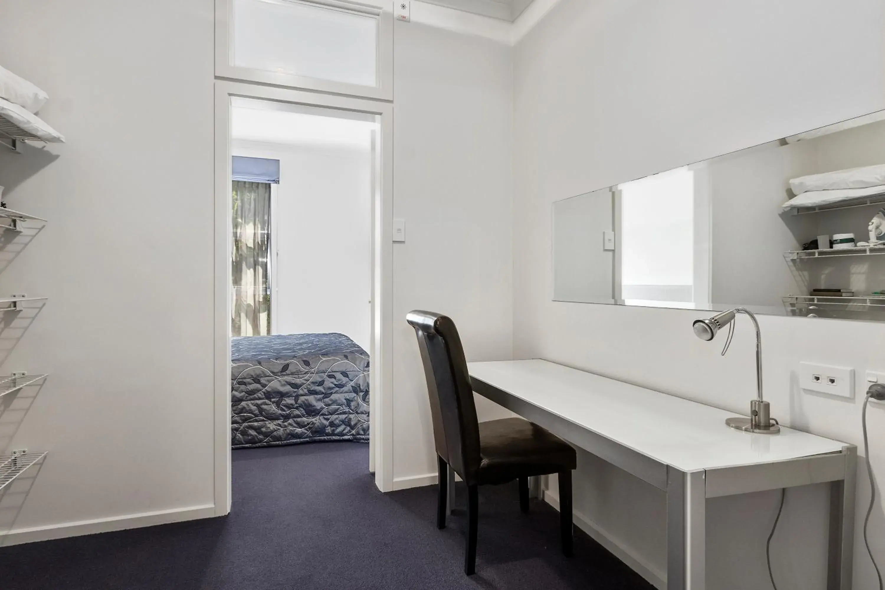 Bathroom in Amethyst Court Motor Lodge