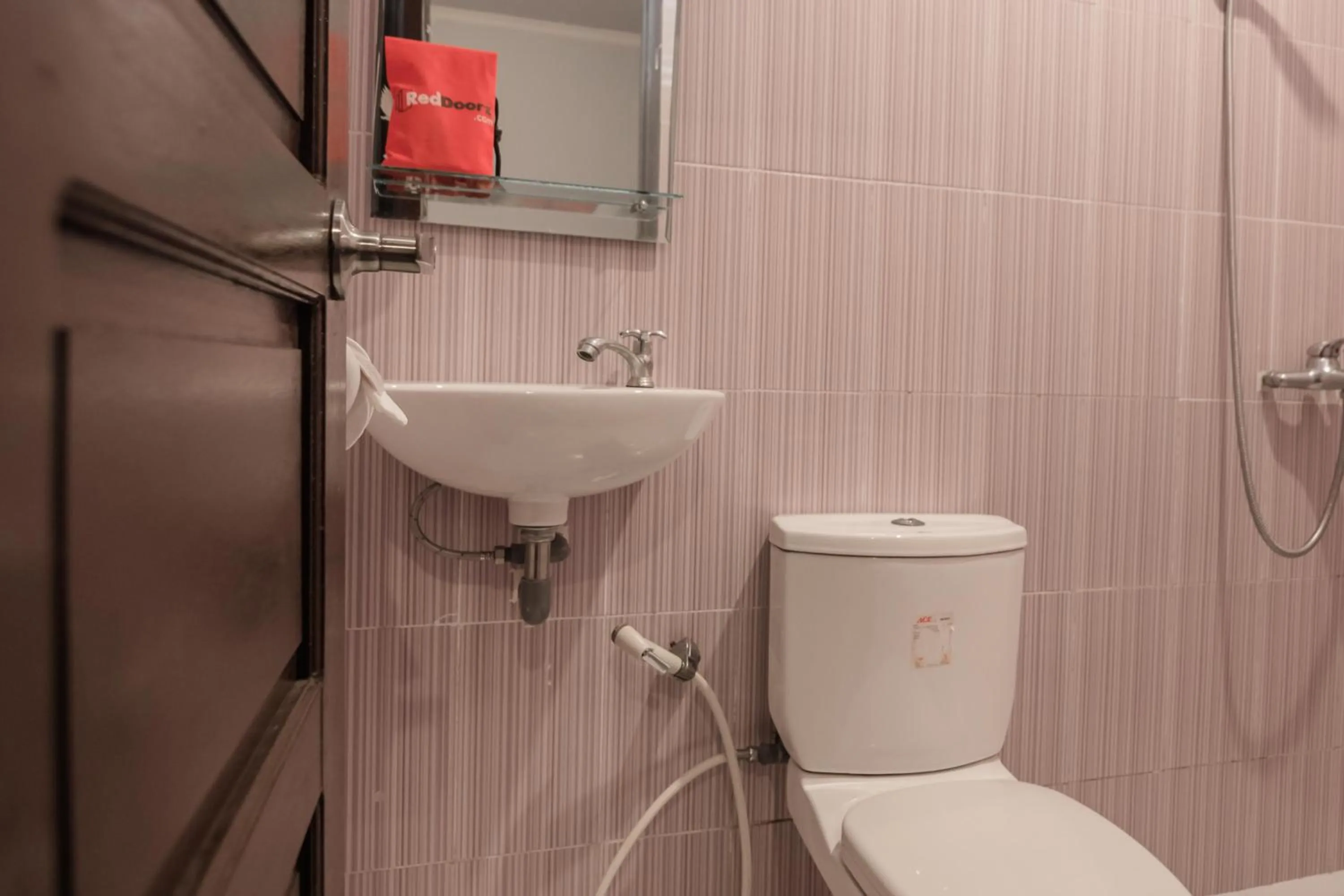 Bathroom in RedDoorz Syariah Plus @ Banjarbaru