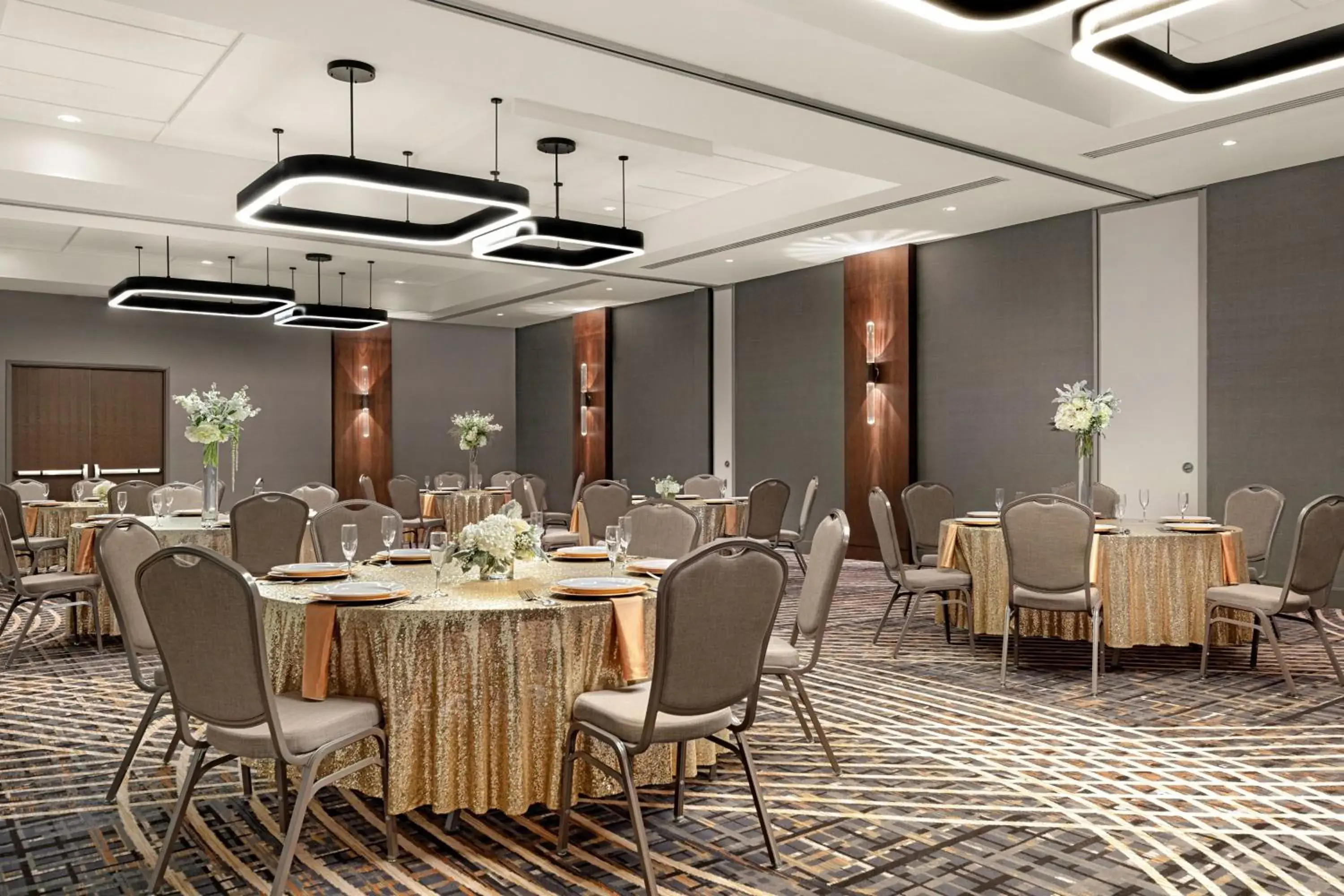 Meeting/conference room, Restaurant/Places to Eat in Marriott San Antonio Airport