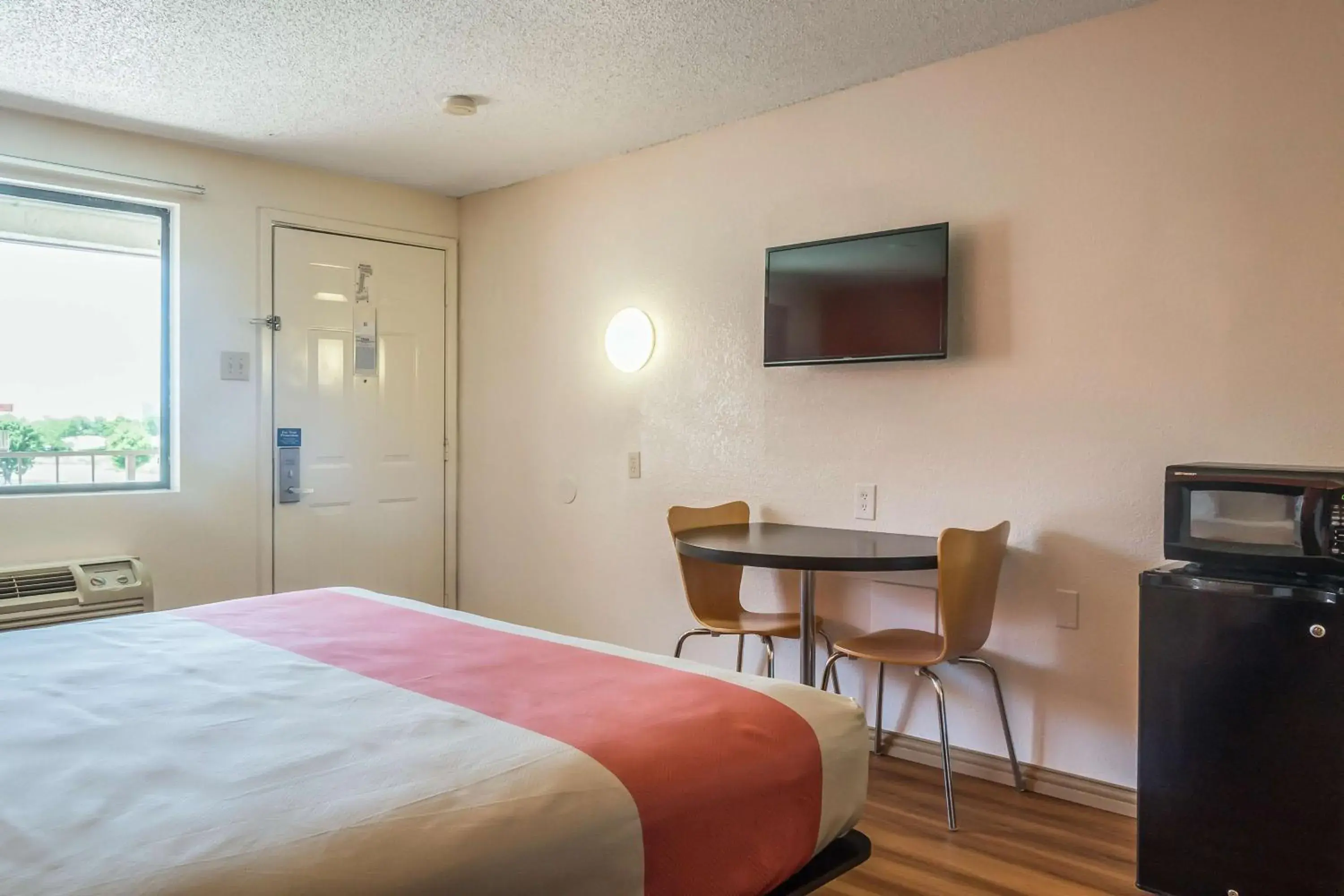 TV and multimedia, TV/Entertainment Center in Motel 6-Mesquite, TX - Rodeo - Convention Ctr