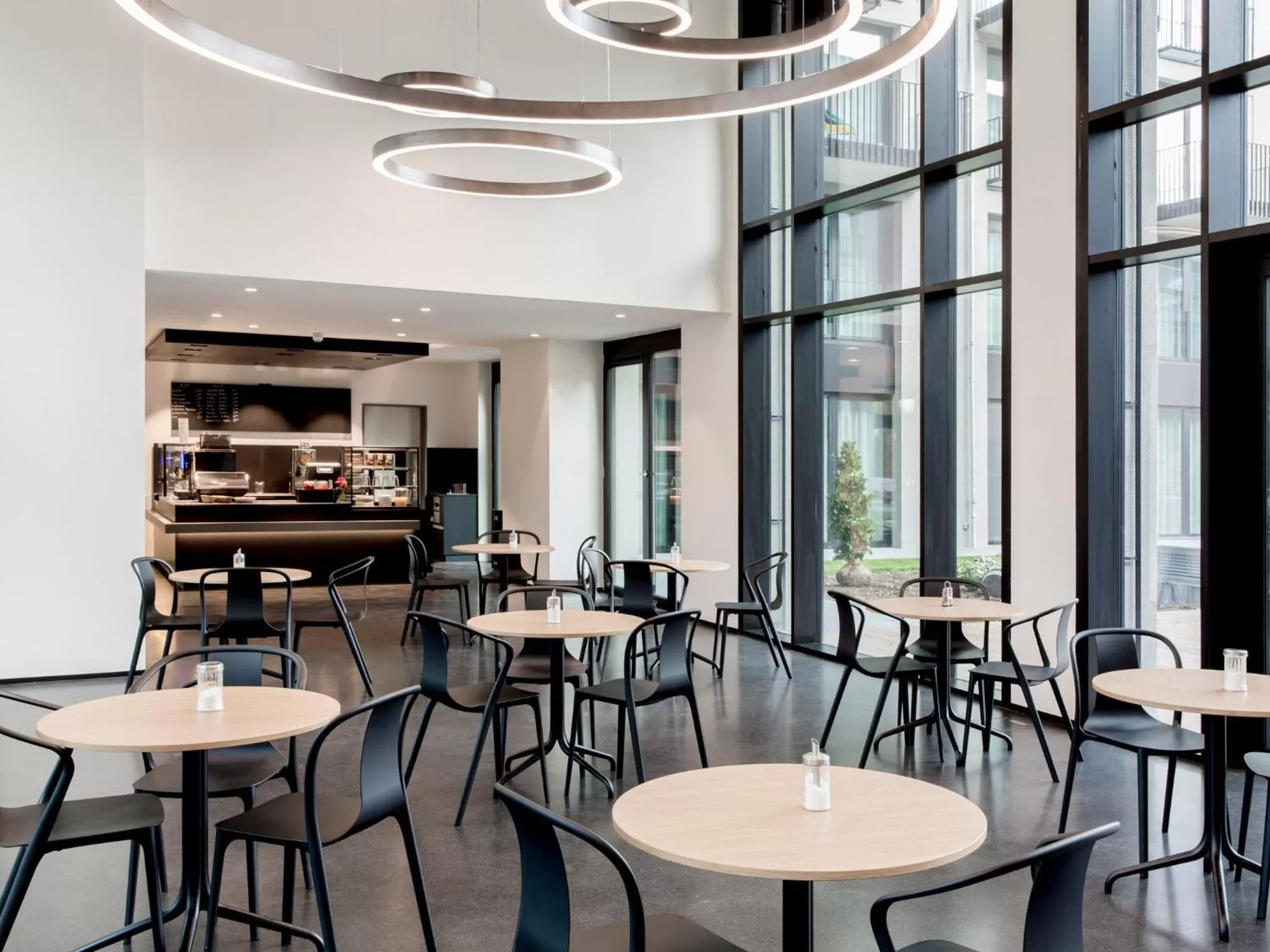 Restaurant/places to eat in THE FLAG München M.