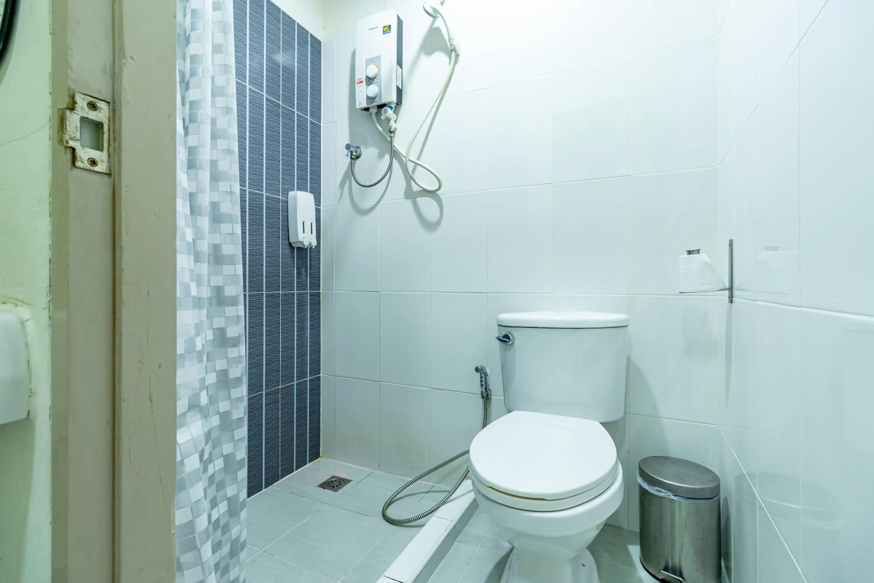 Bathroom in Sleep Dee Hostel