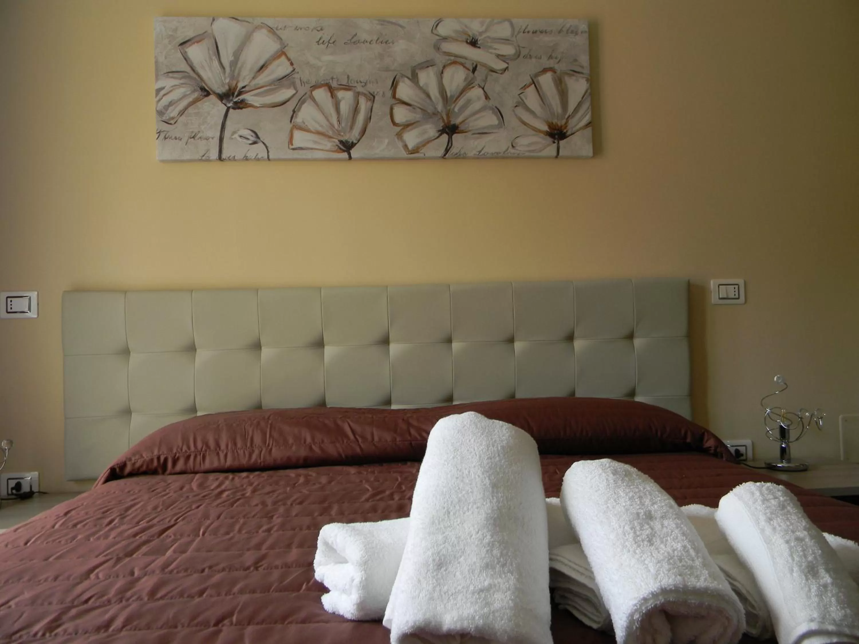 Decorative detail, Bed in Tropeacentro