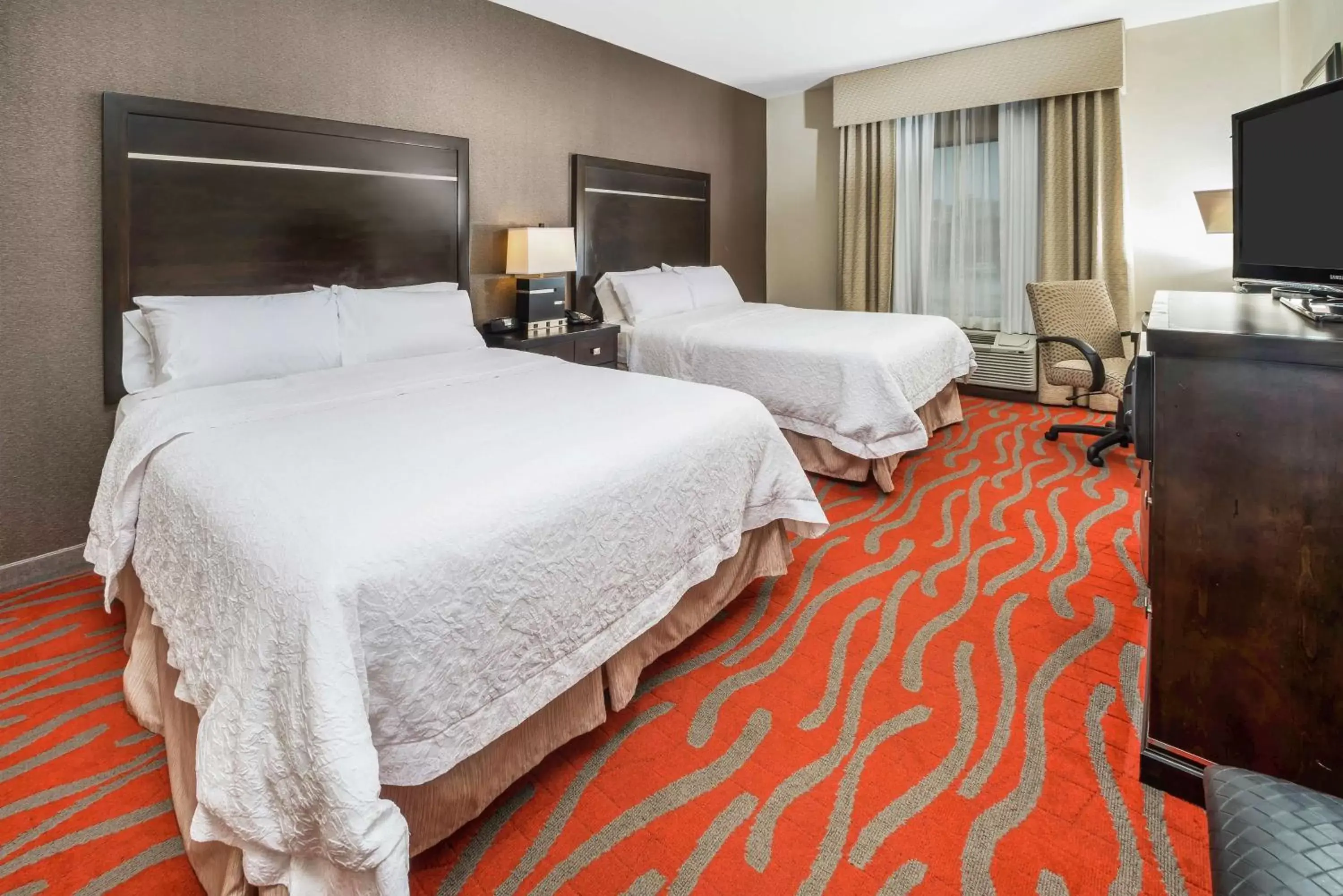 Bedroom, Bed in Hampton Inn and Suites Tulsa/Catoosa