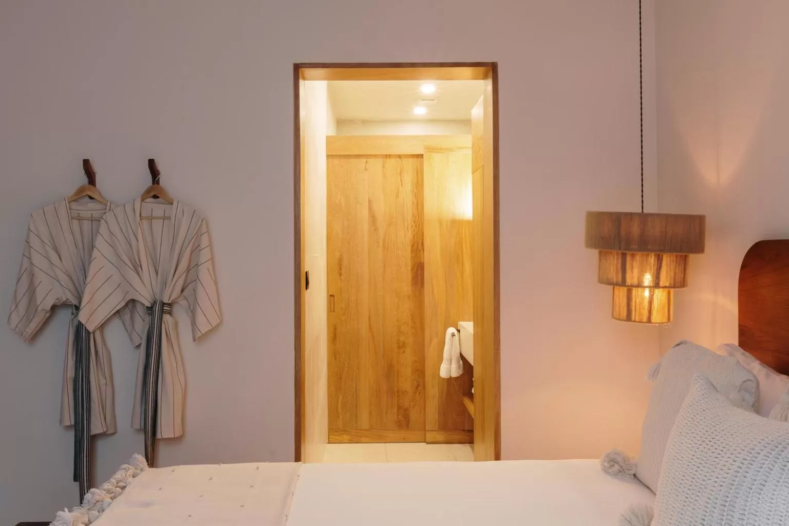 towels, Bed in Majagua Hotel Boutique -Adults Only