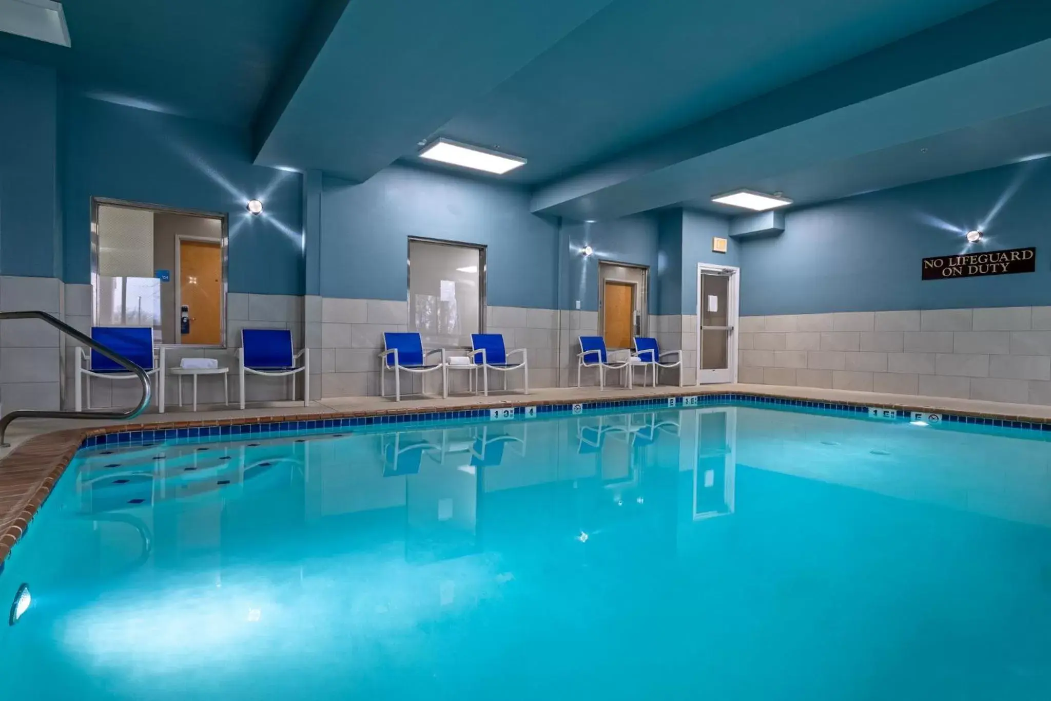 Swimming Pool in Holiday Inn Express Hotel & Suites Woodbridge, an IHG Hotel