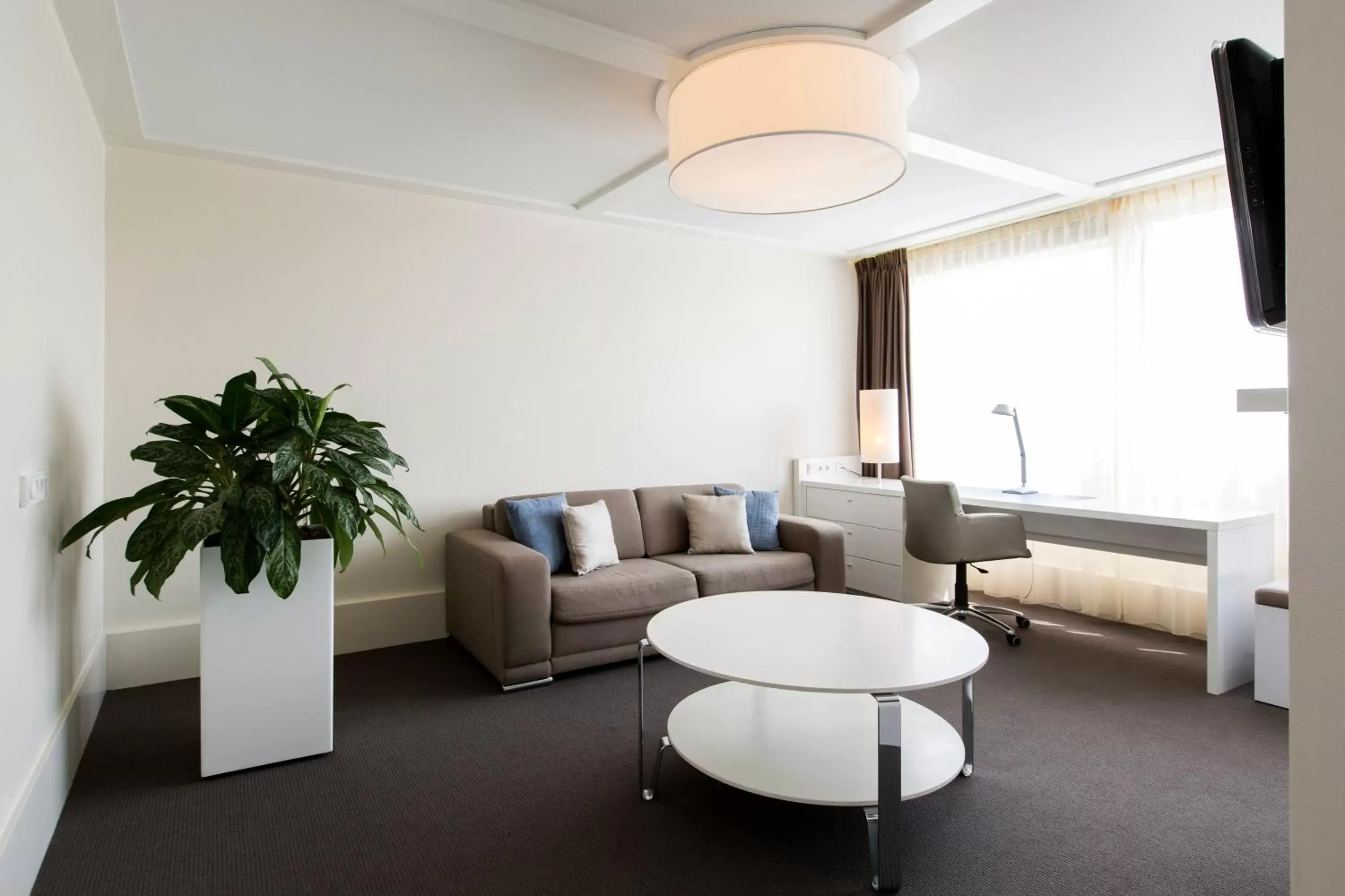 Bedroom, Seating Area in Holiday Inn Eindhoven Centre, an IHG Hotel