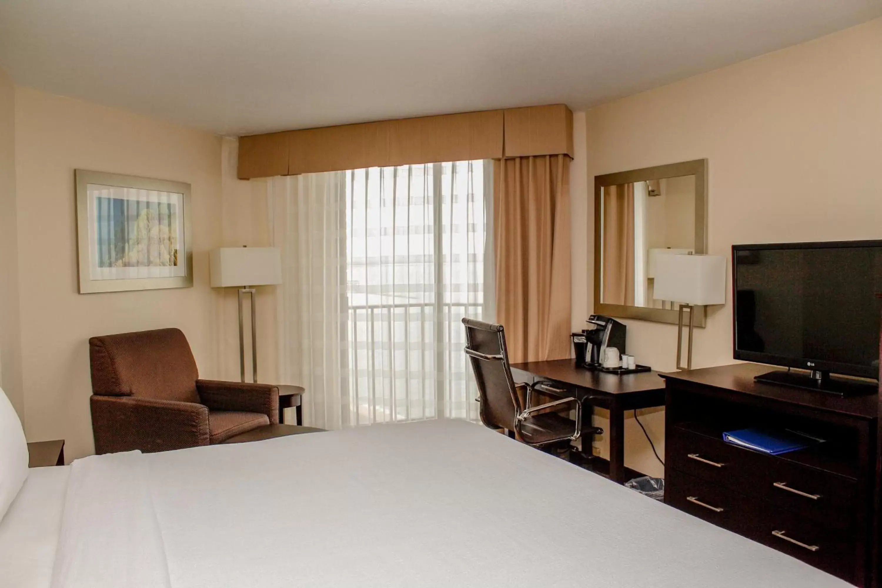 Photo of the whole room, Bed in Holiday Inn Corpus Christi Downtown Marina, an IHG Hotel