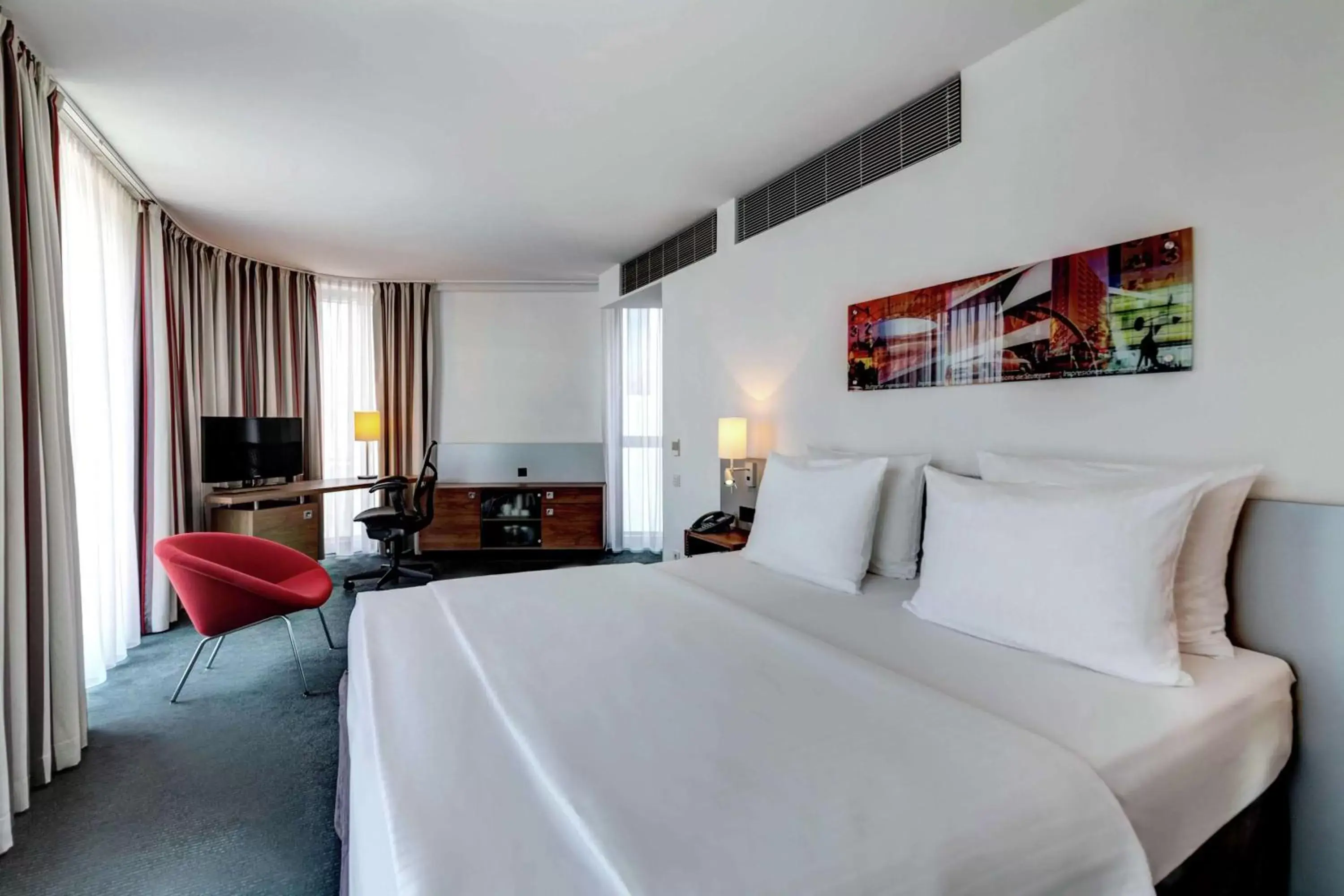 Bedroom, Bed in Hilton Garden Inn Stuttgart NeckarPark Bedroom, Bed in Hilton Garden Inn Stuttgart NeckarPark