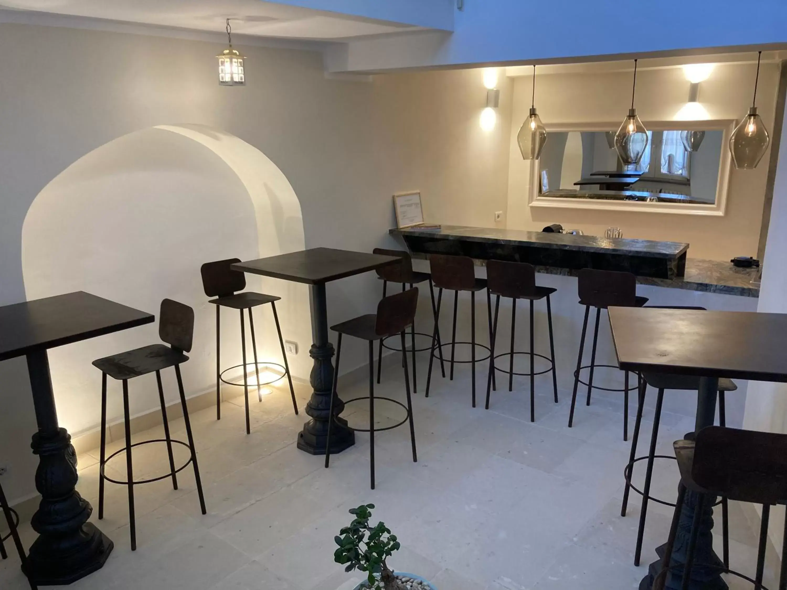 Lounge or bar in Le Petit Palais - Naples