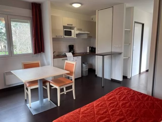 Kitchen/Kitchenette in Les bords de l'Aveyron