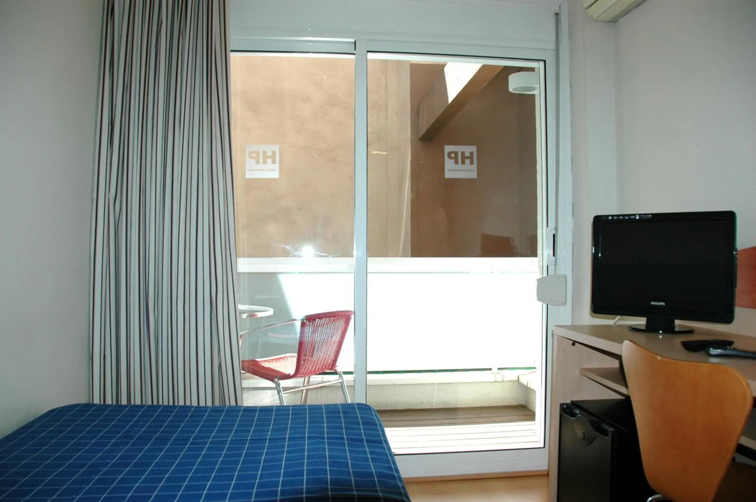 Bedroom, TV/Entertainment Center in Evenia President