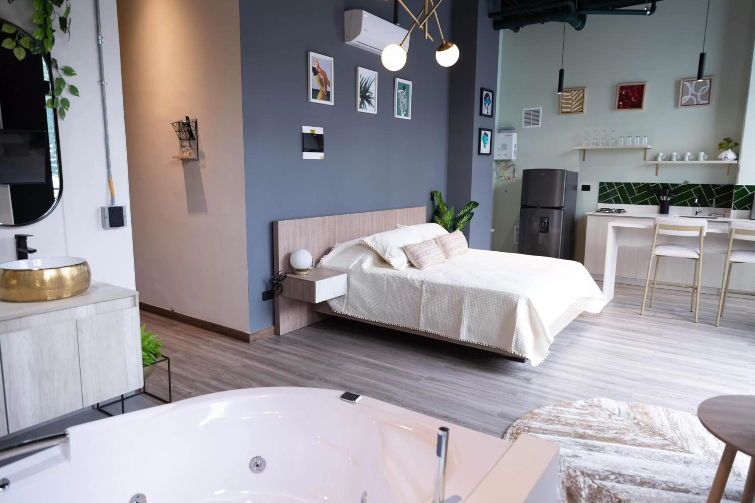 Kitchen or kitchenette, Bed in Royal Living Poblado