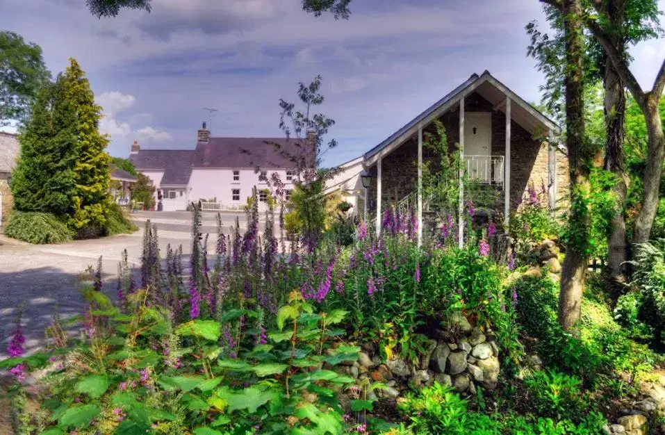 Facade/entrance, Property Building in Penbontbren Luxury Bed and Breakfast