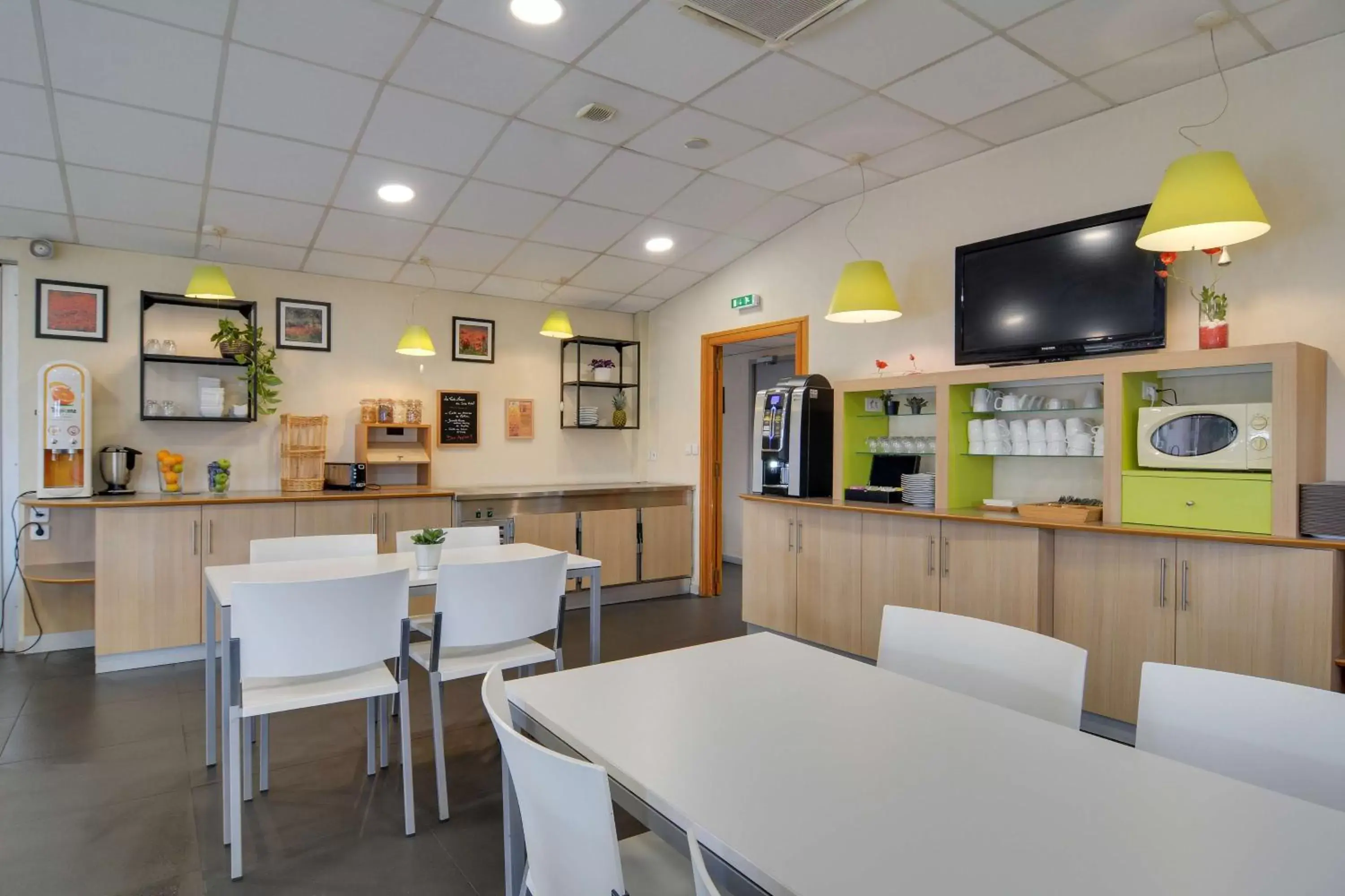 Breakfast, Restaurant/Places to Eat in Sure Hotel by Best Western Nantes Saint-Herblain