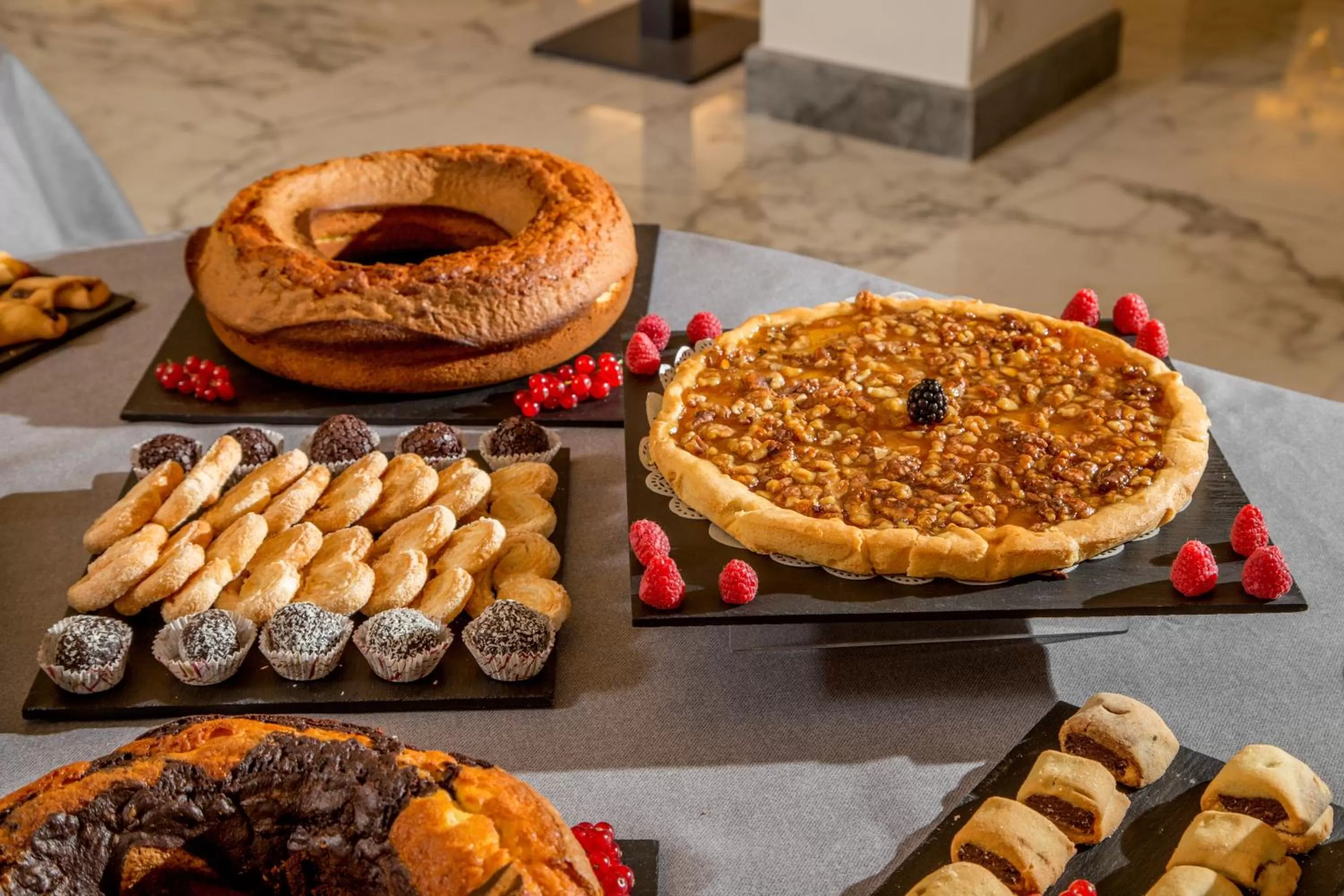 Buffet breakfast in Hotel Shangri-La Roma by OMNIA hotels