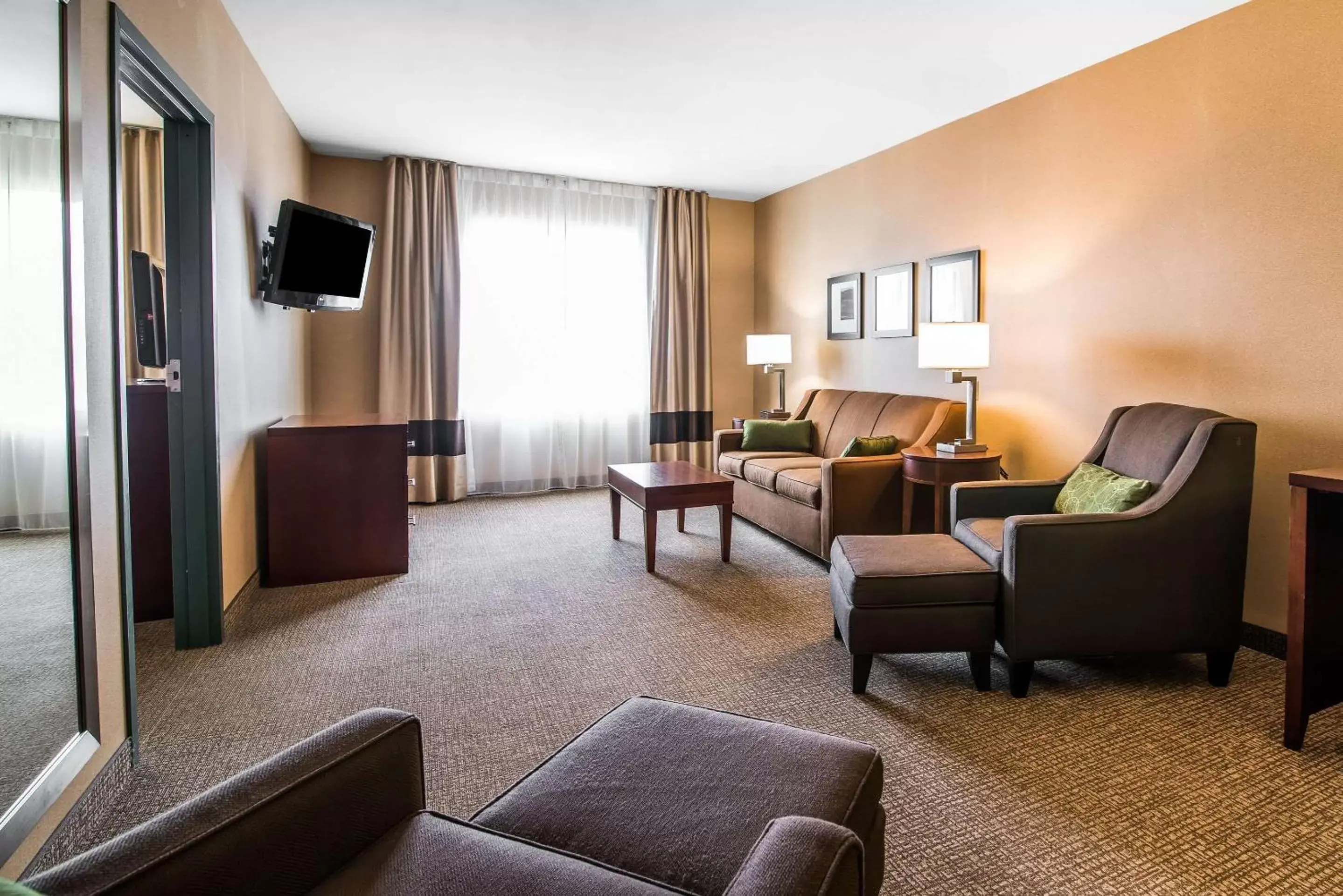 Photo of the whole room, Seating Area in Quality Inn & Suites Towanda