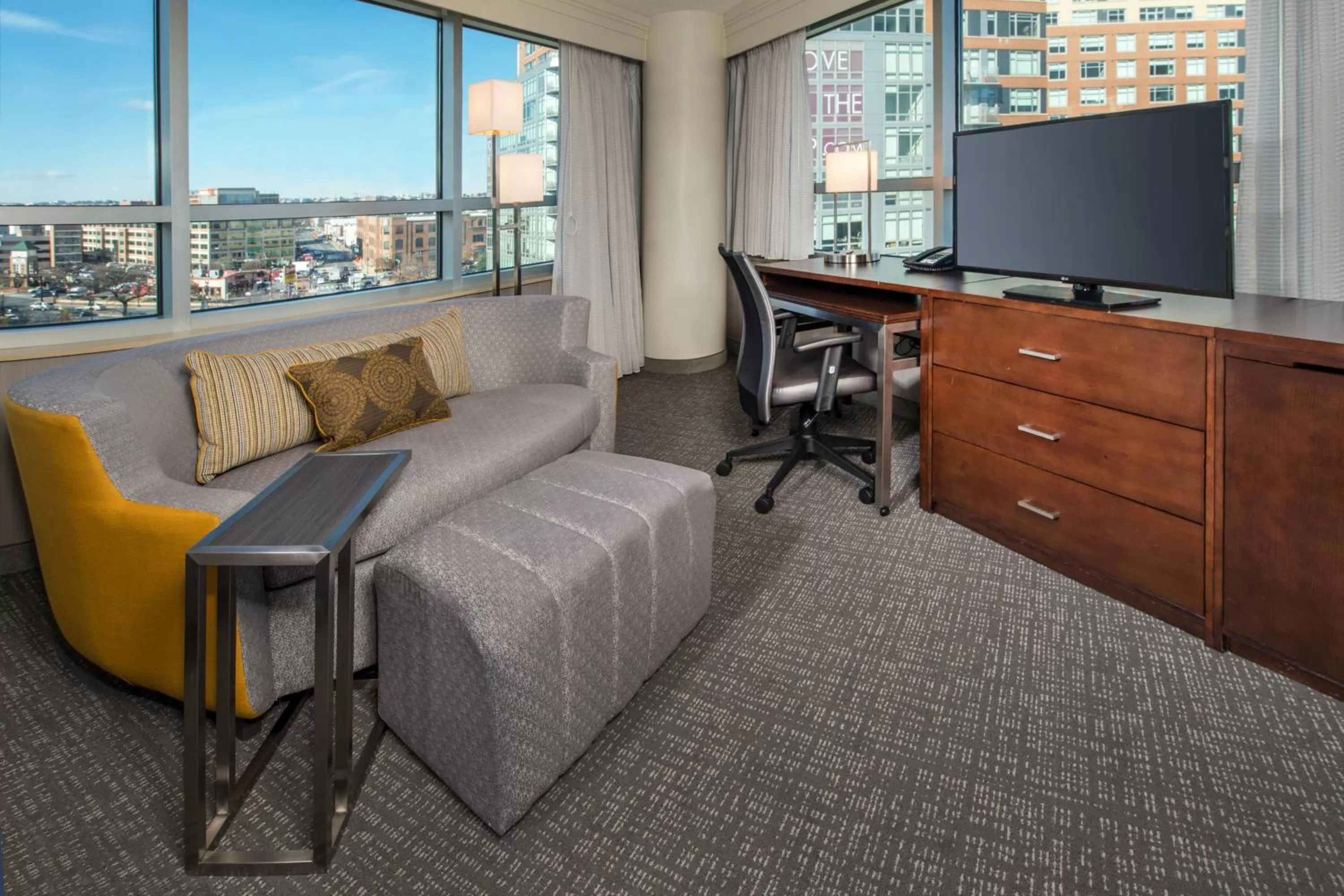 Executive King Suite with Sofa Bed in Courtyard Washington, DC/U.S. Capitol