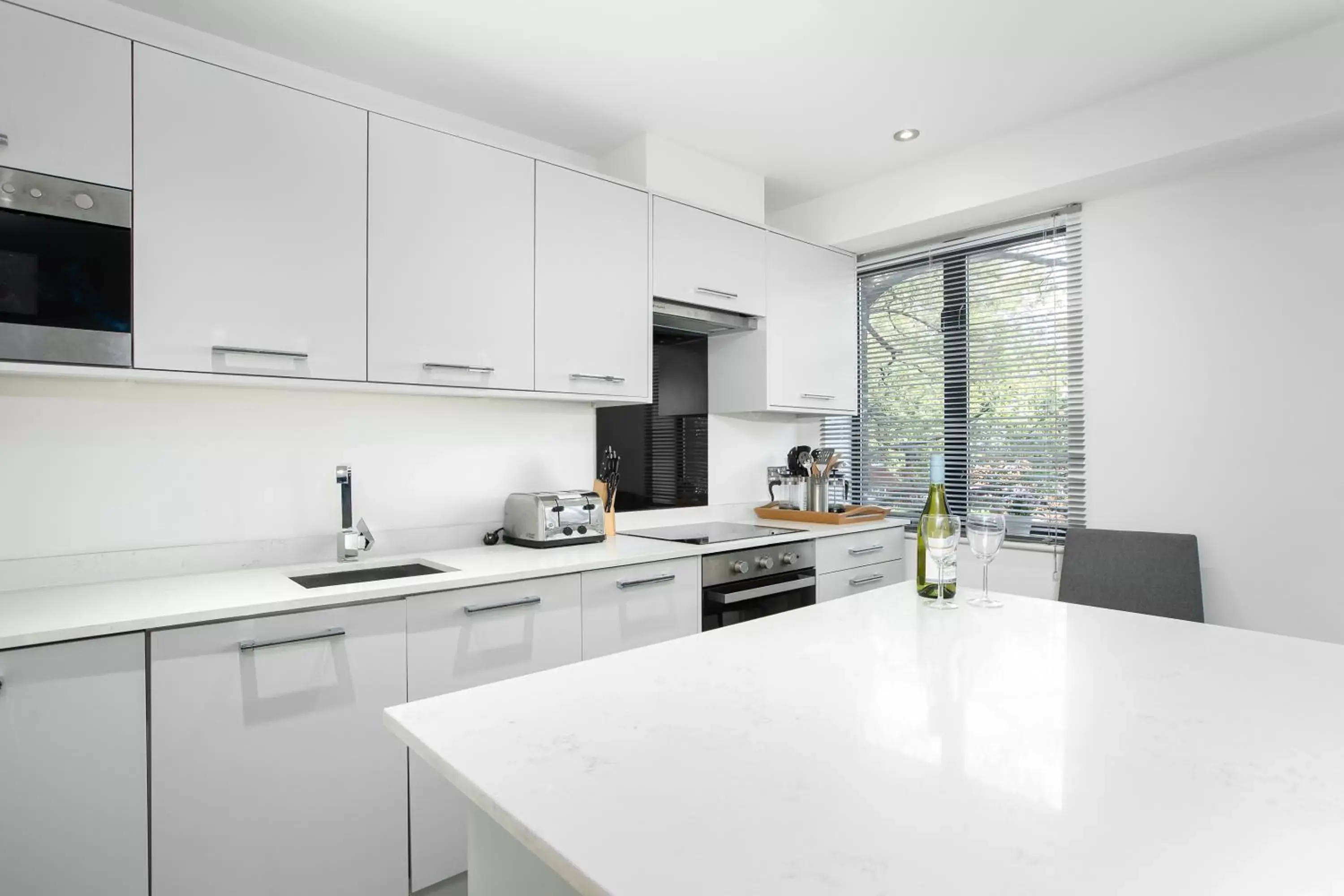 Kitchen or kitchenette, Kitchen/Kitchenette in Reading Kings Road Lodge by Creatick Apartments