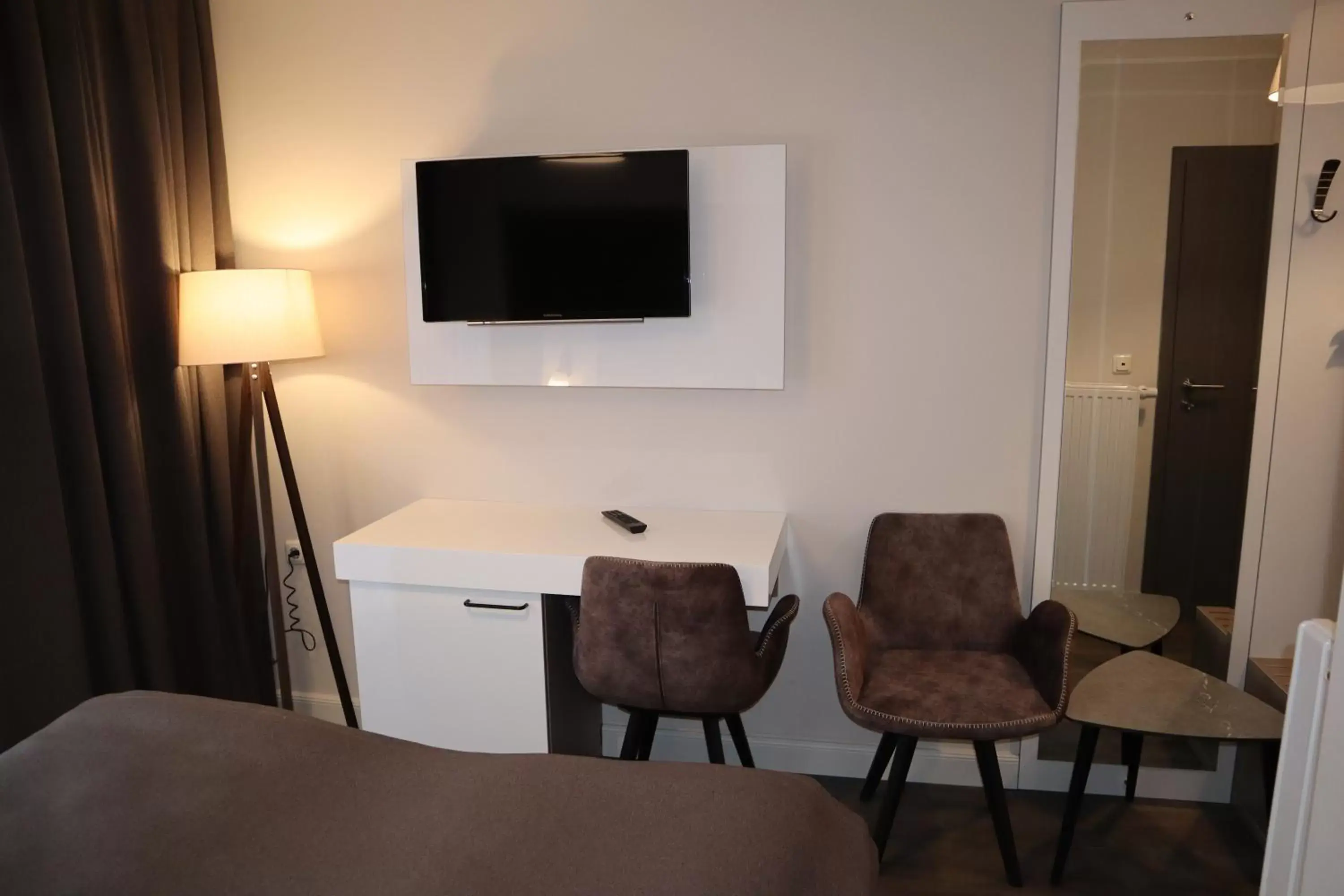 Double Room with Private Bathroom - single occupancy in Hotel Bispinger Hof Double Room with Private Bathroom - single occupancy in Hotel Bispinger Hof