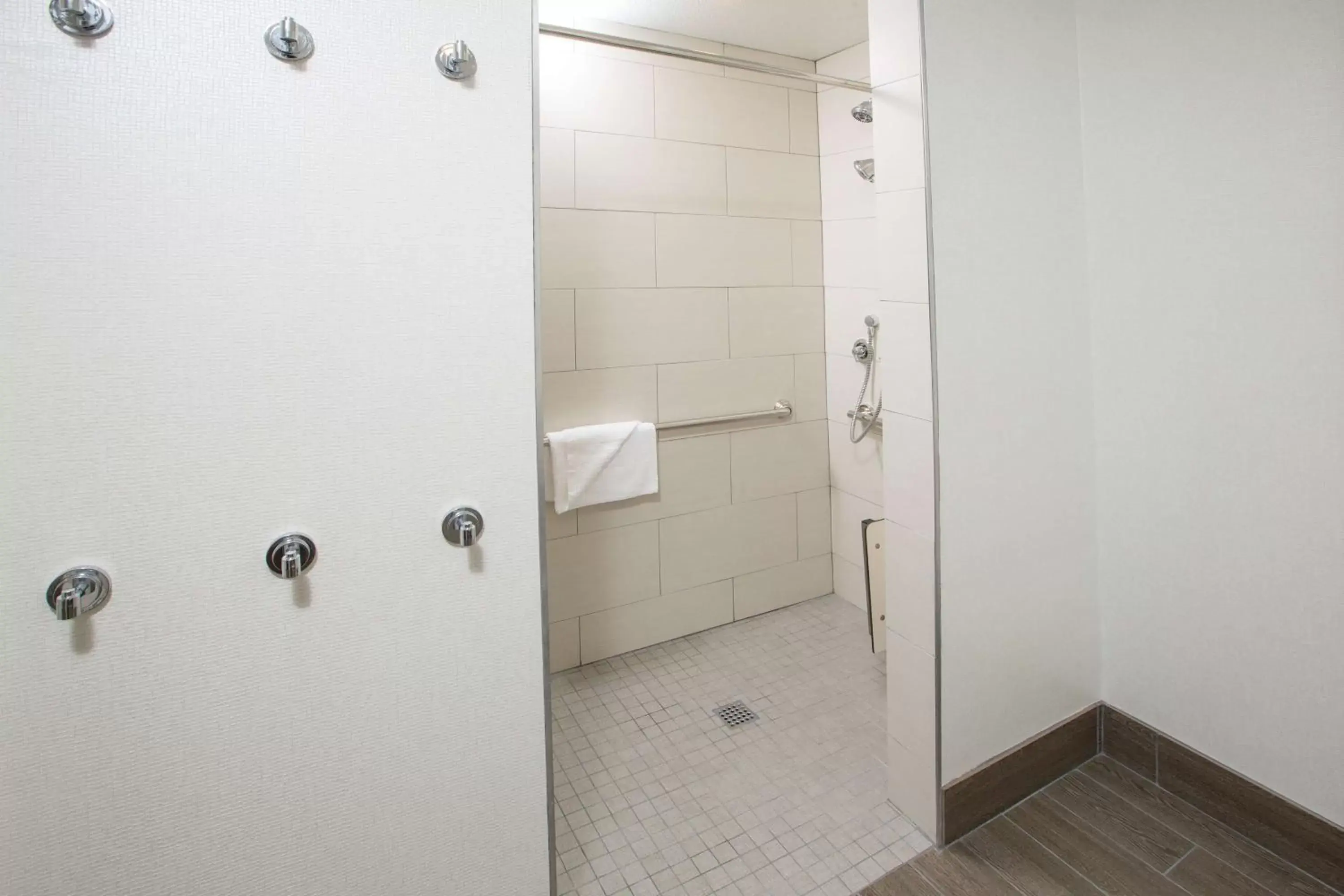 Bathroom in Hampton Inn & Suites Buellton/Santa Ynez Valley, Ca