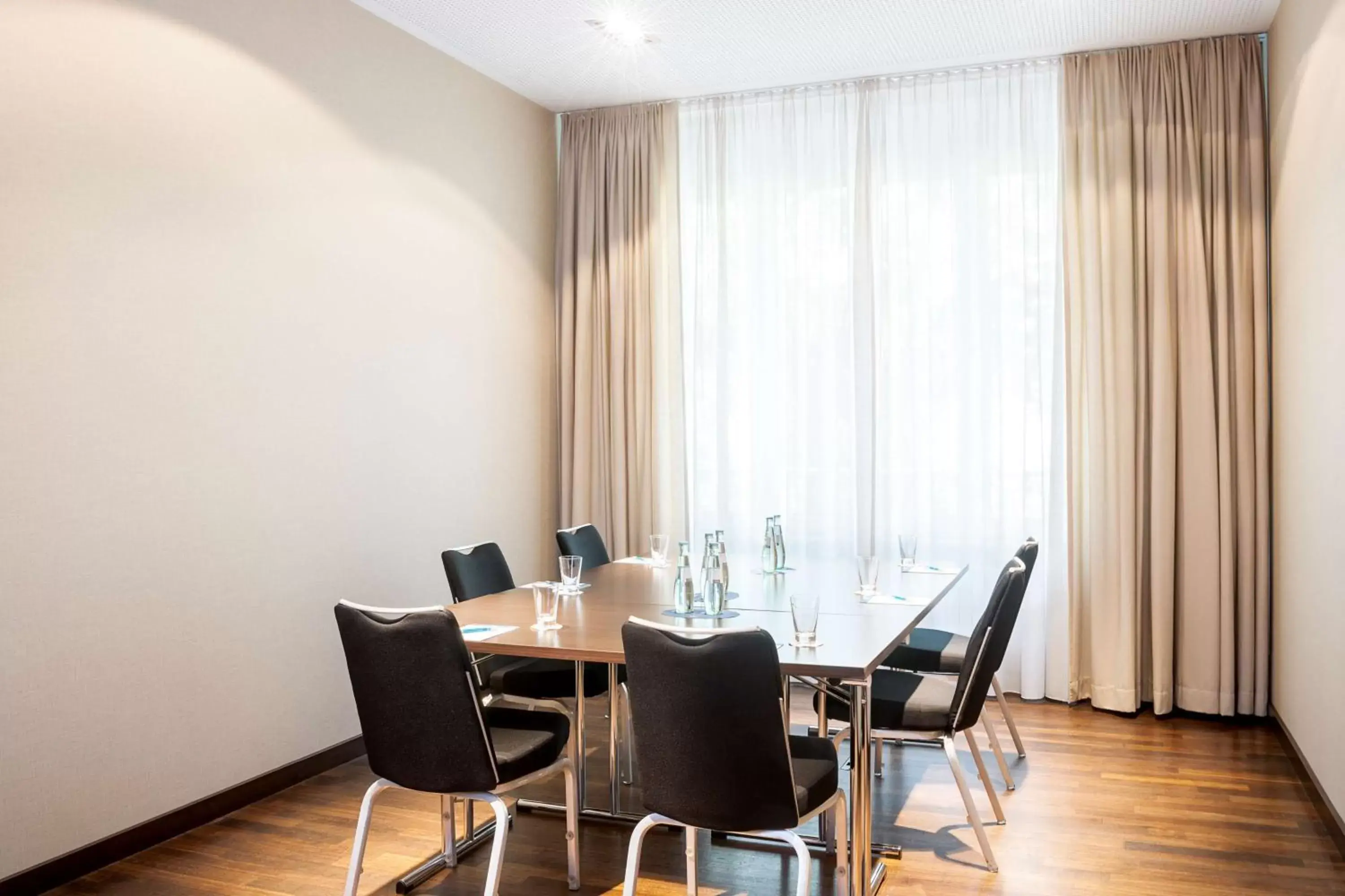 Meeting/conference room, Dining Area in NH Berlin Kurfürstendamm