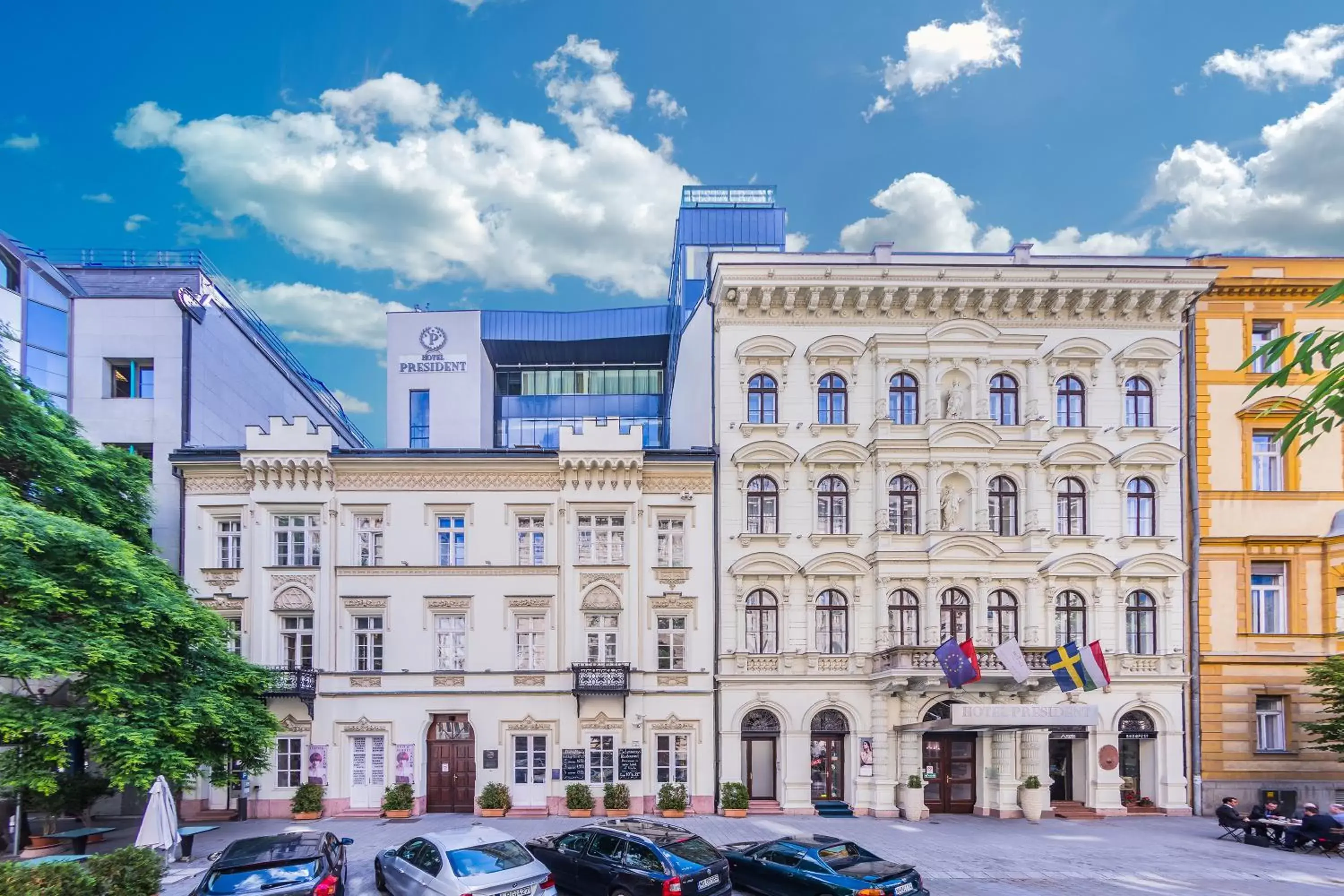 Facade/entrance, Property Building in Hotel President