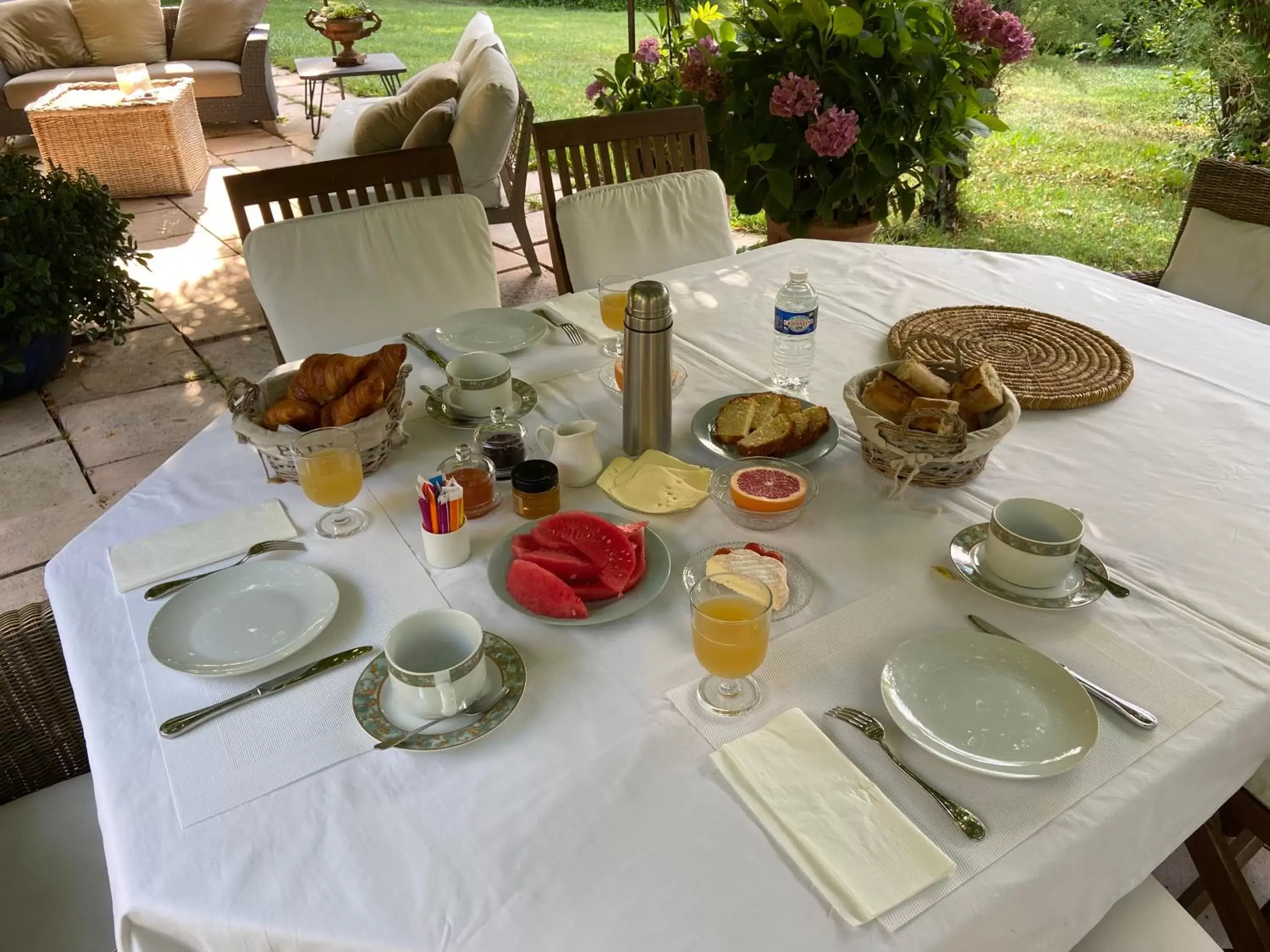 Breakfast in Villa de Miha