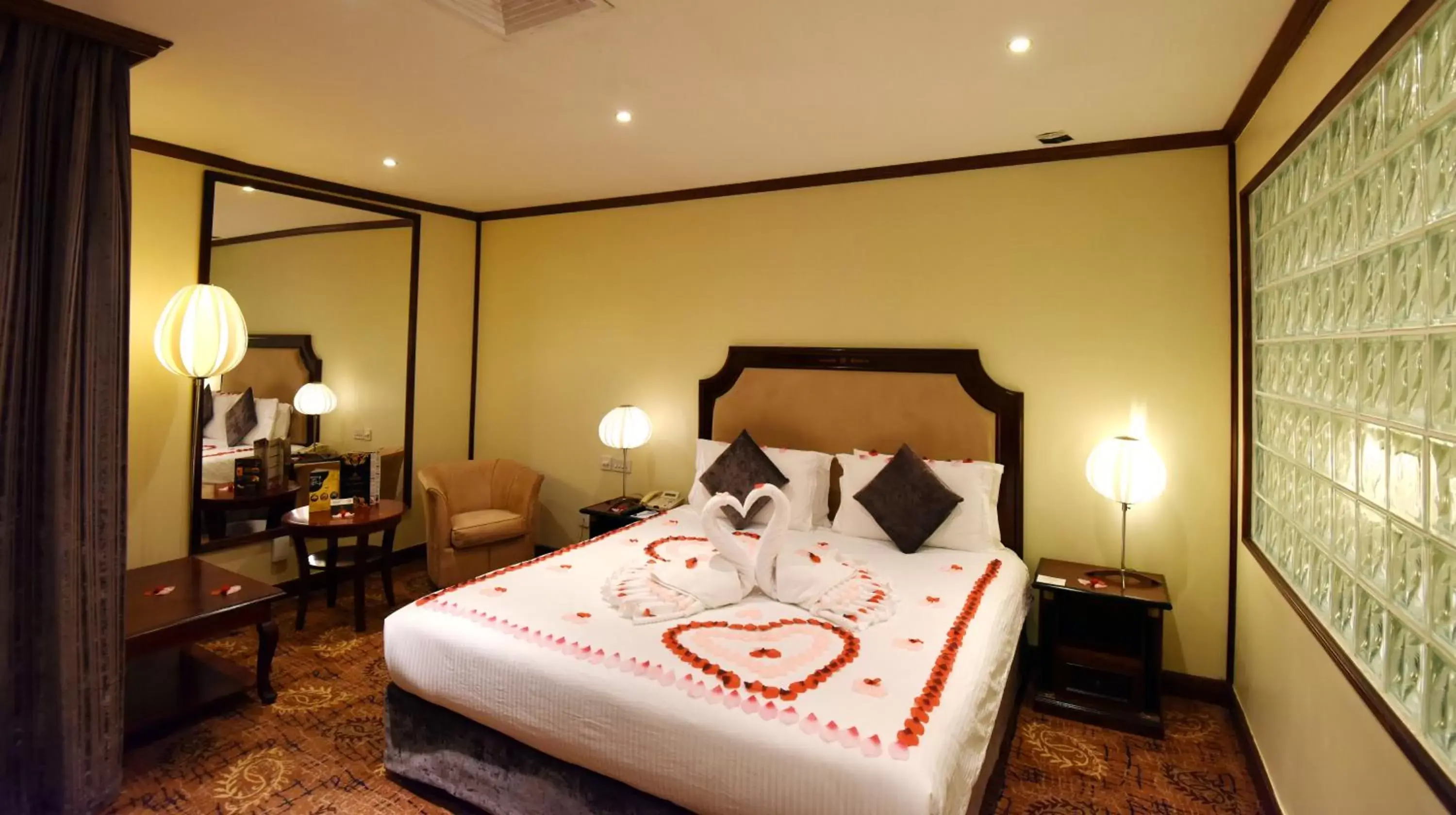 Bedroom, Bed in Inn & Go Kuwait Plaza