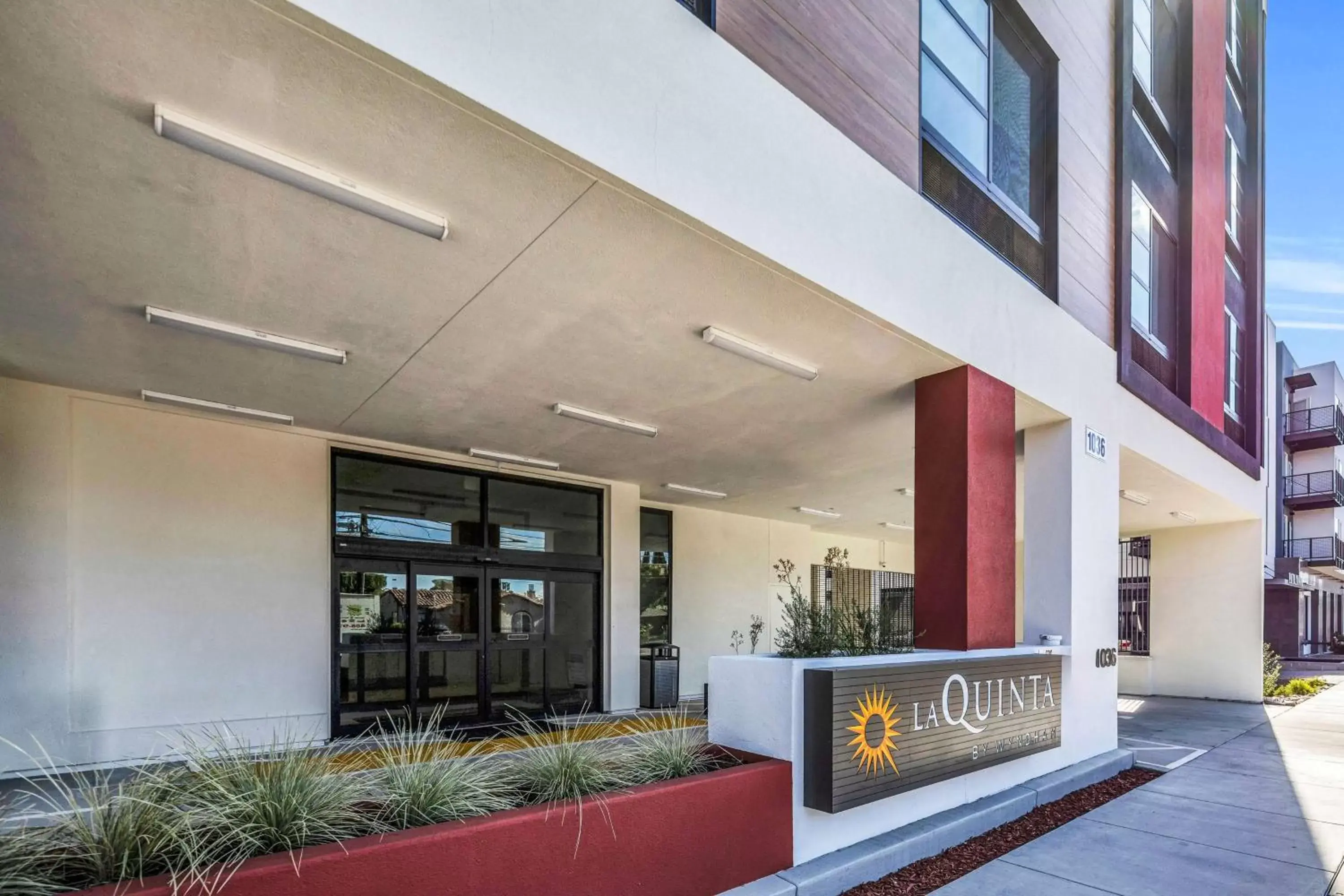 Property building, Lobby/Reception in La Quinta Inn & Suites by Wyndham San Jose Silicon Valley
