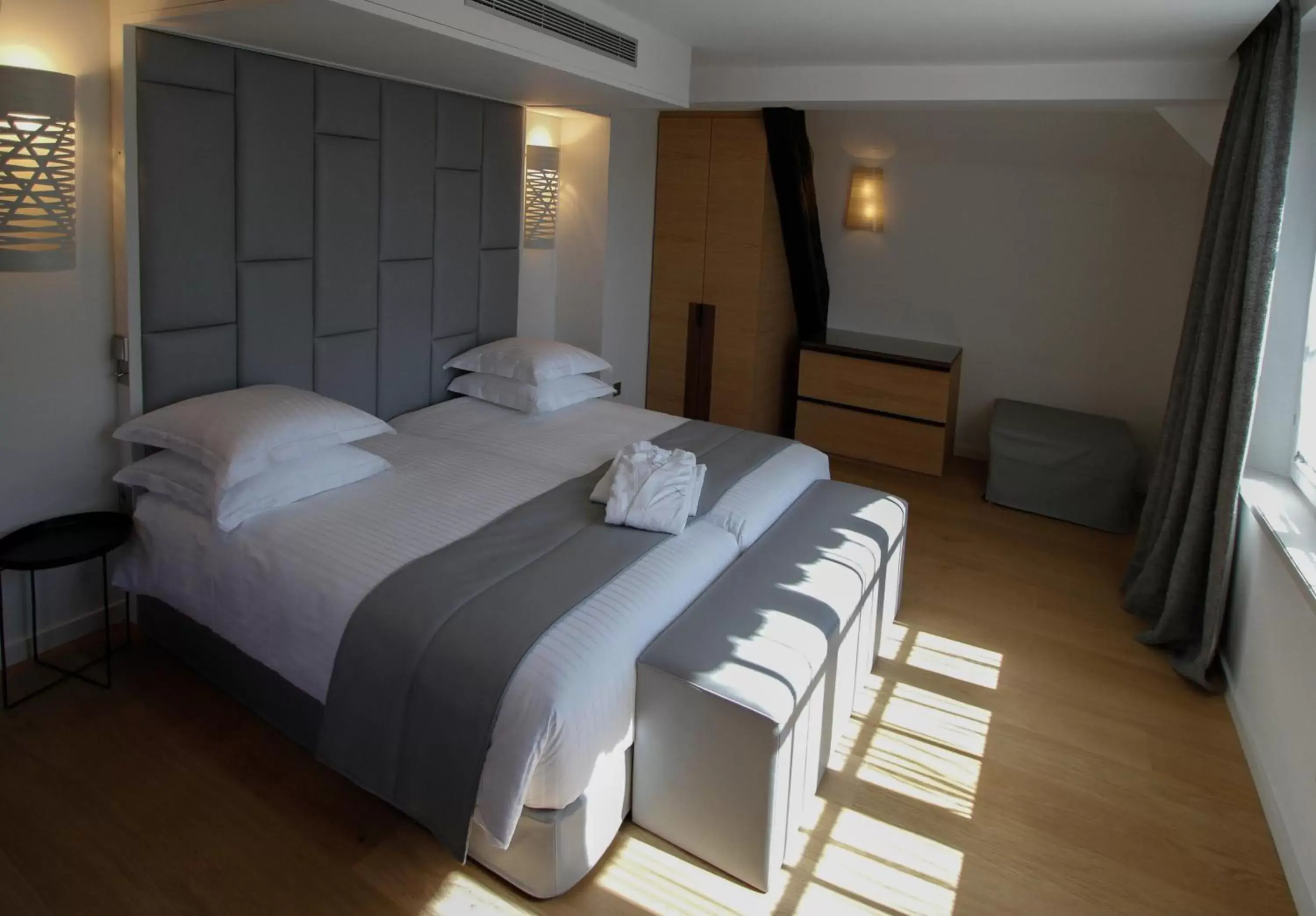 Photo of the whole room, Bed in Pavillon REGENT PETITE FRANCE