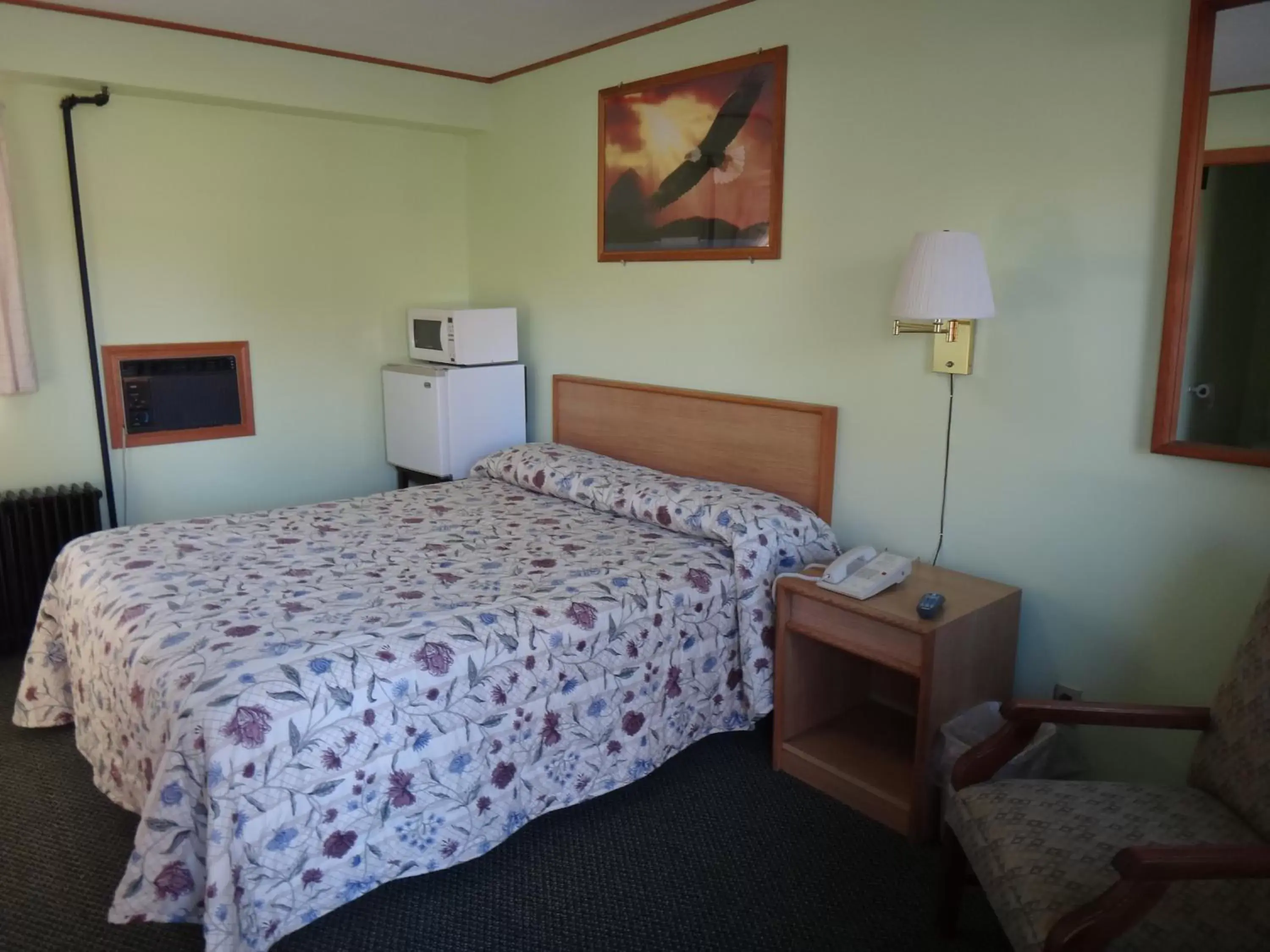 Bed in Pine Ridge Motel