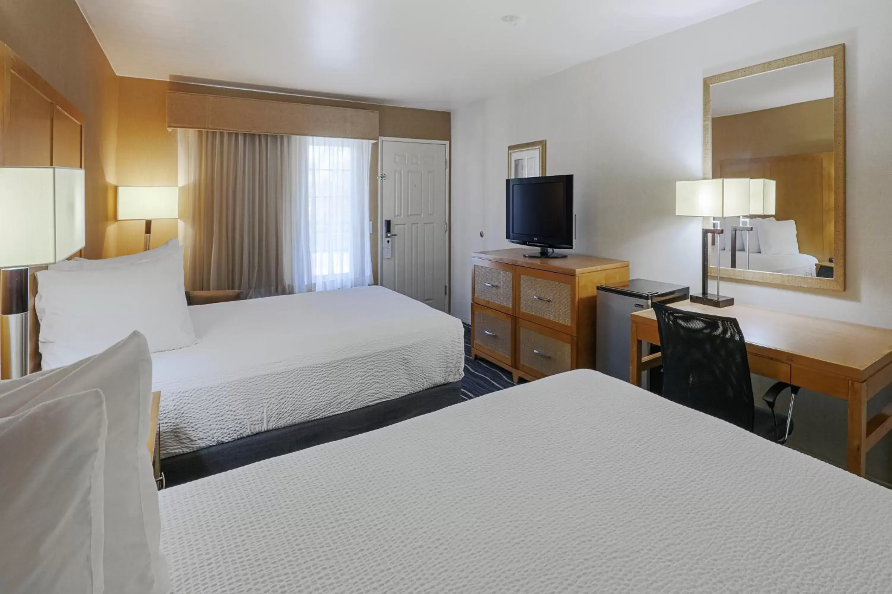 Bedroom, Bed in Ramada by Wyndham Costa Mesa/Newport Beach