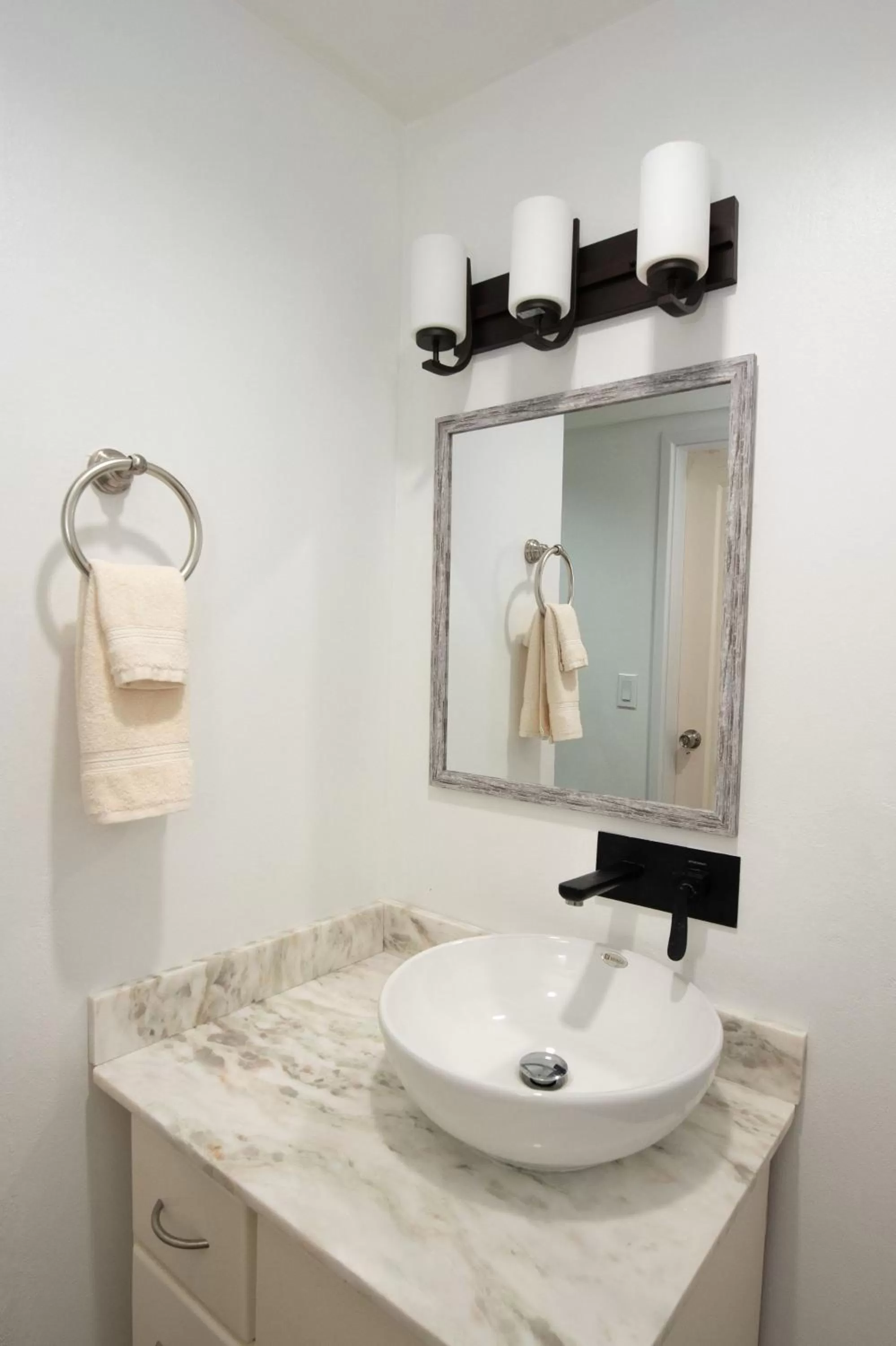 Bathroom in La Casa de Paz Hotel