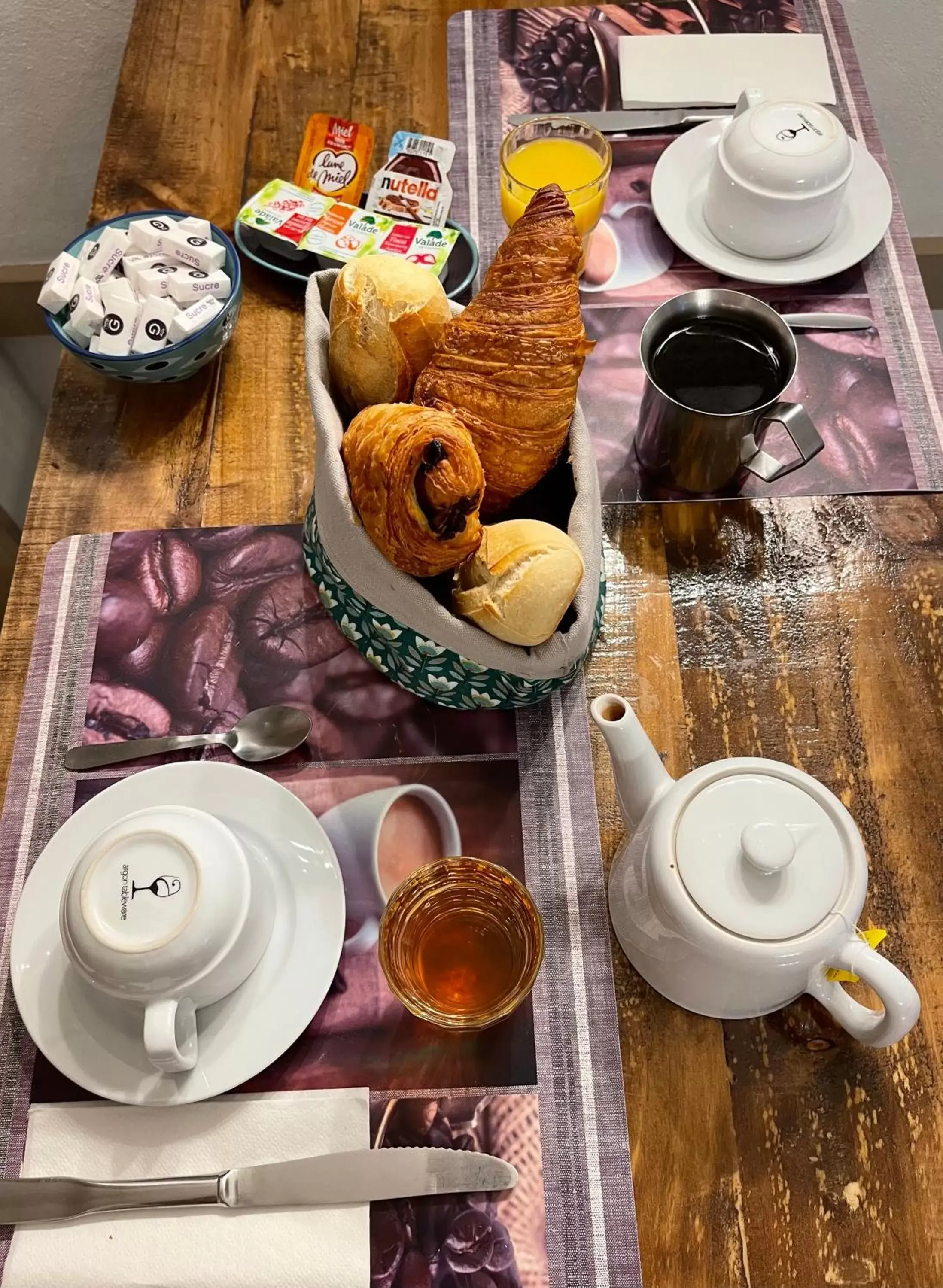 Breakfast in Hôtel Colisée-Verdun Centre Gare Saint-Roch