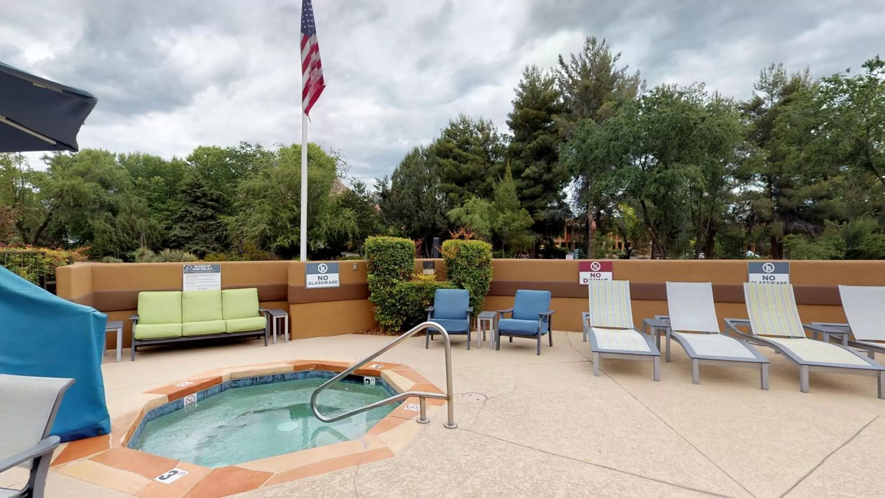 Property building, Swimming Pool in Sedona Real Inn & Suites