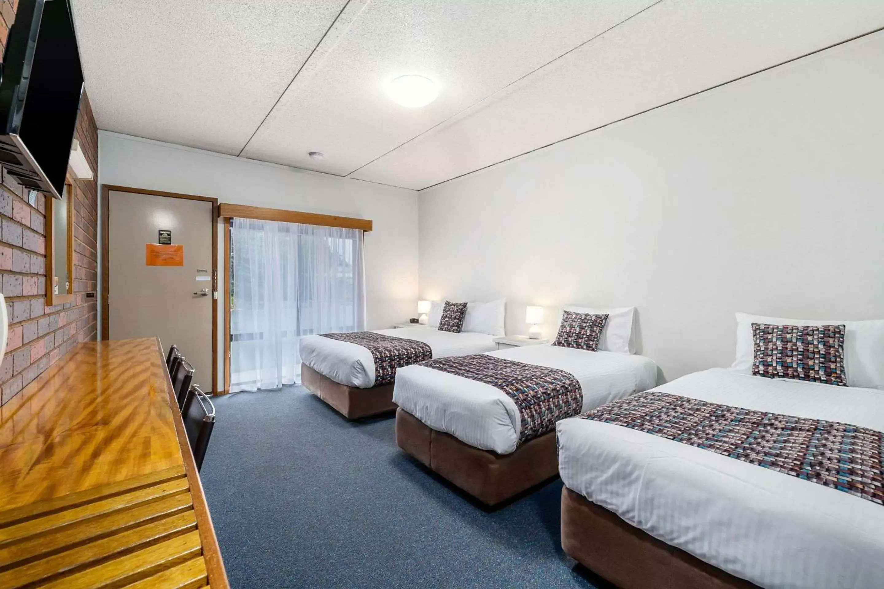 Photo of the whole room, Bed in Comfort Inn Benalla