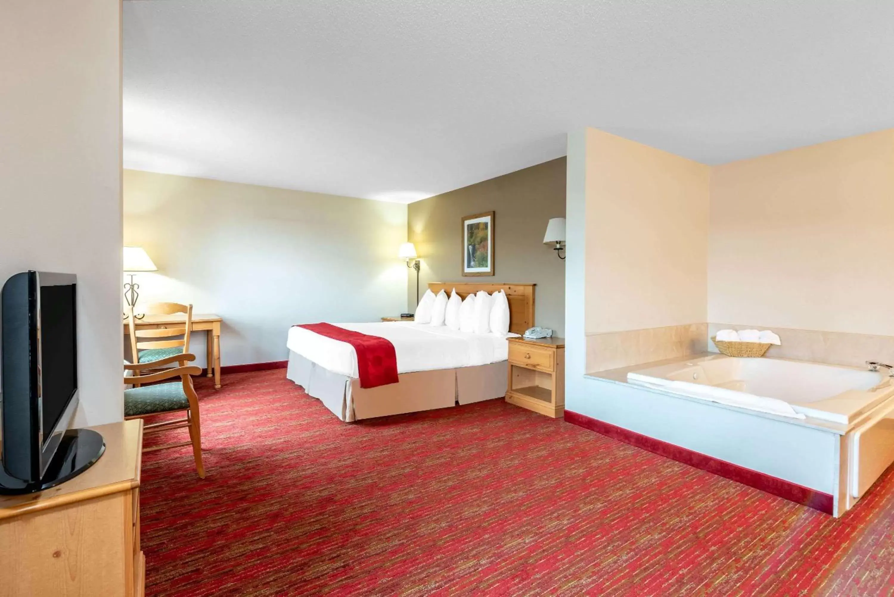 Photo of the whole room, Bed in Summerset Hotel and Suites Rapid City West