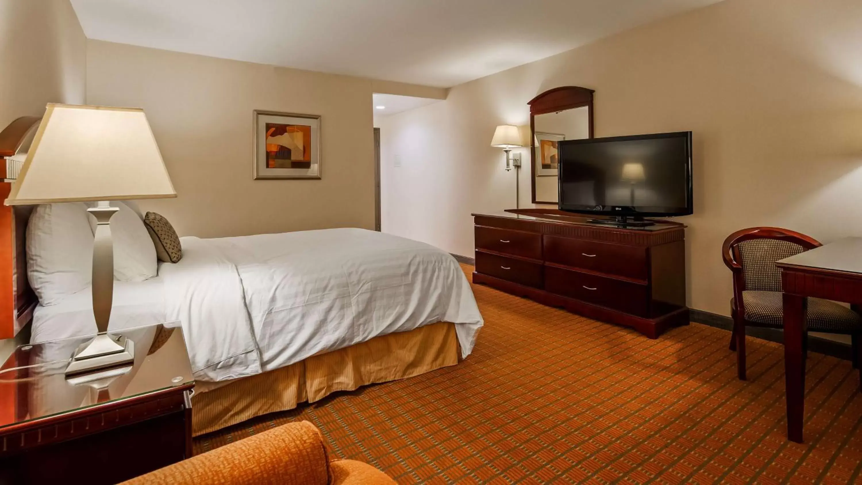 Photo of the whole room, Bed in Best Western Plus West Covina Inn