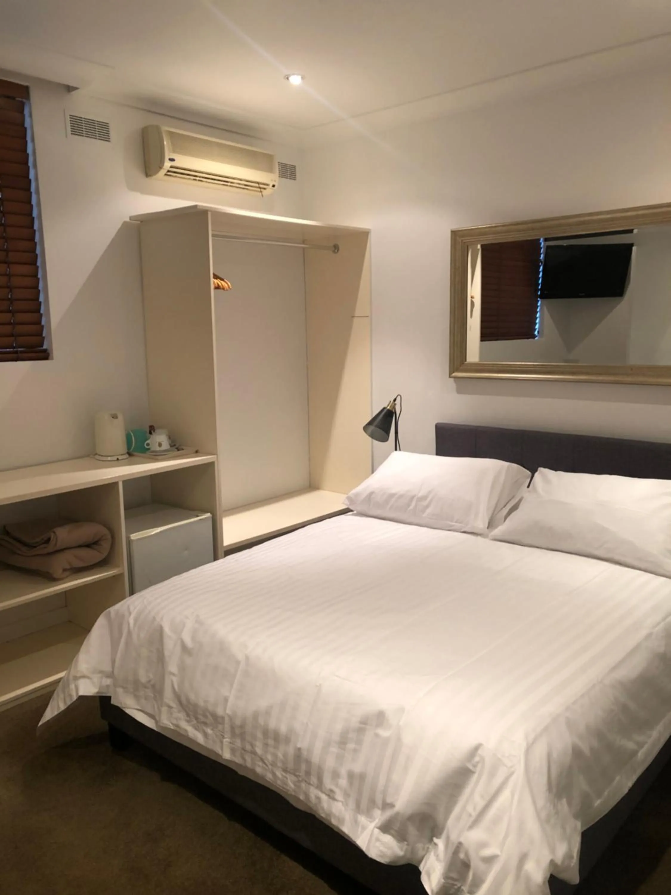 Bedroom, Bed in Hotel 59 Sydney